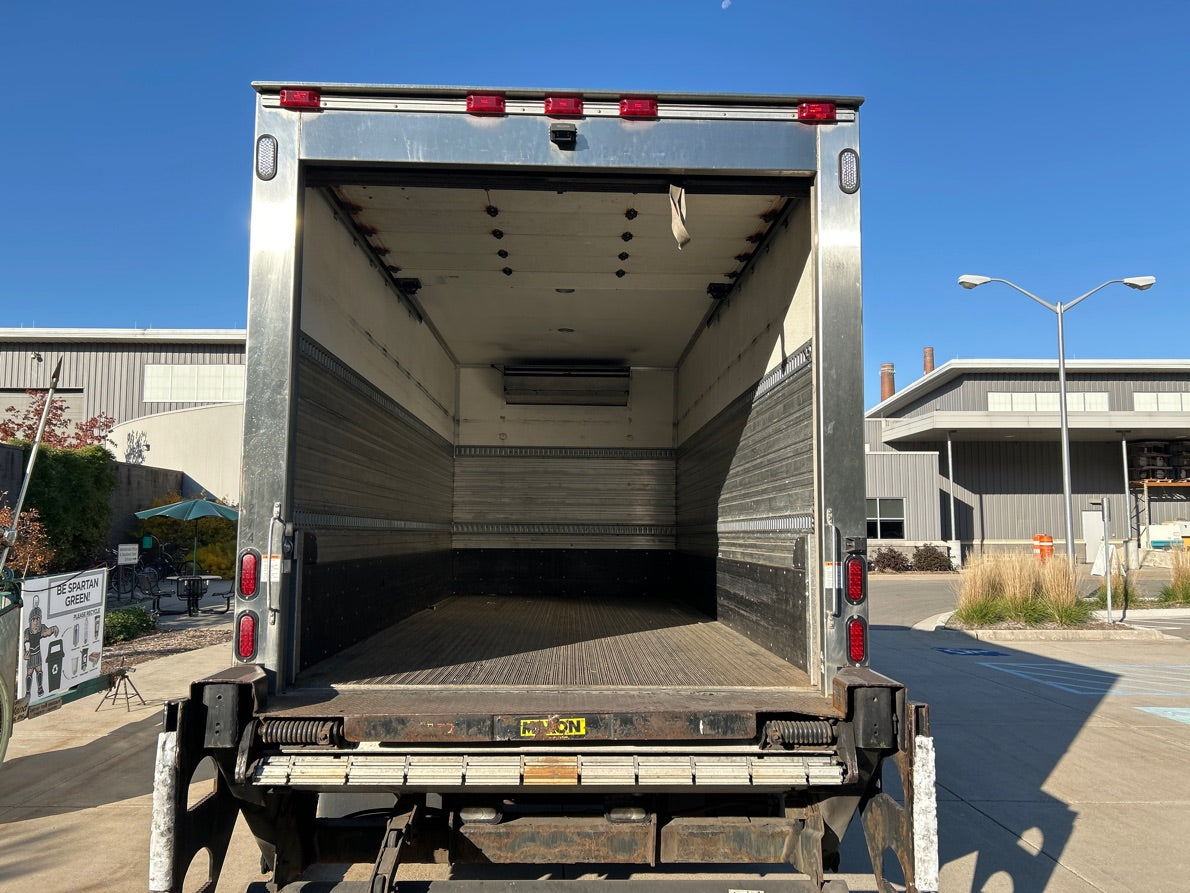 2009 Freightliner truck - 1274