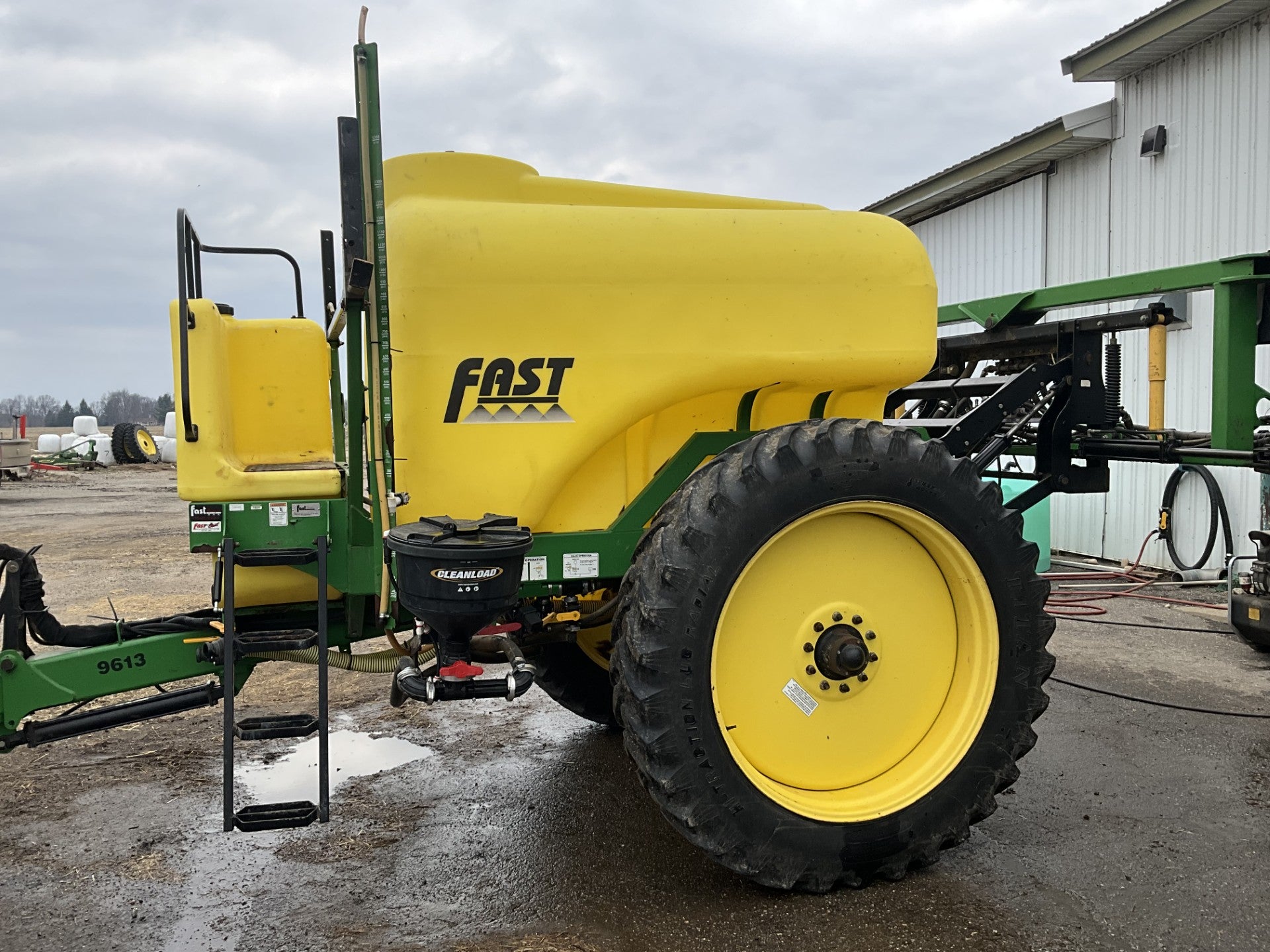 2011 Fast 9613 Pull Type Sprayer w/ John Deere Rate Controller
