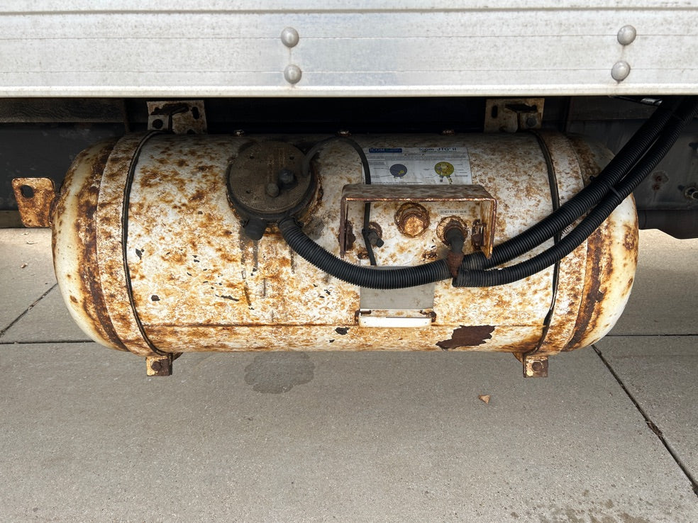 2013 Ford F650 Box Truck - R401