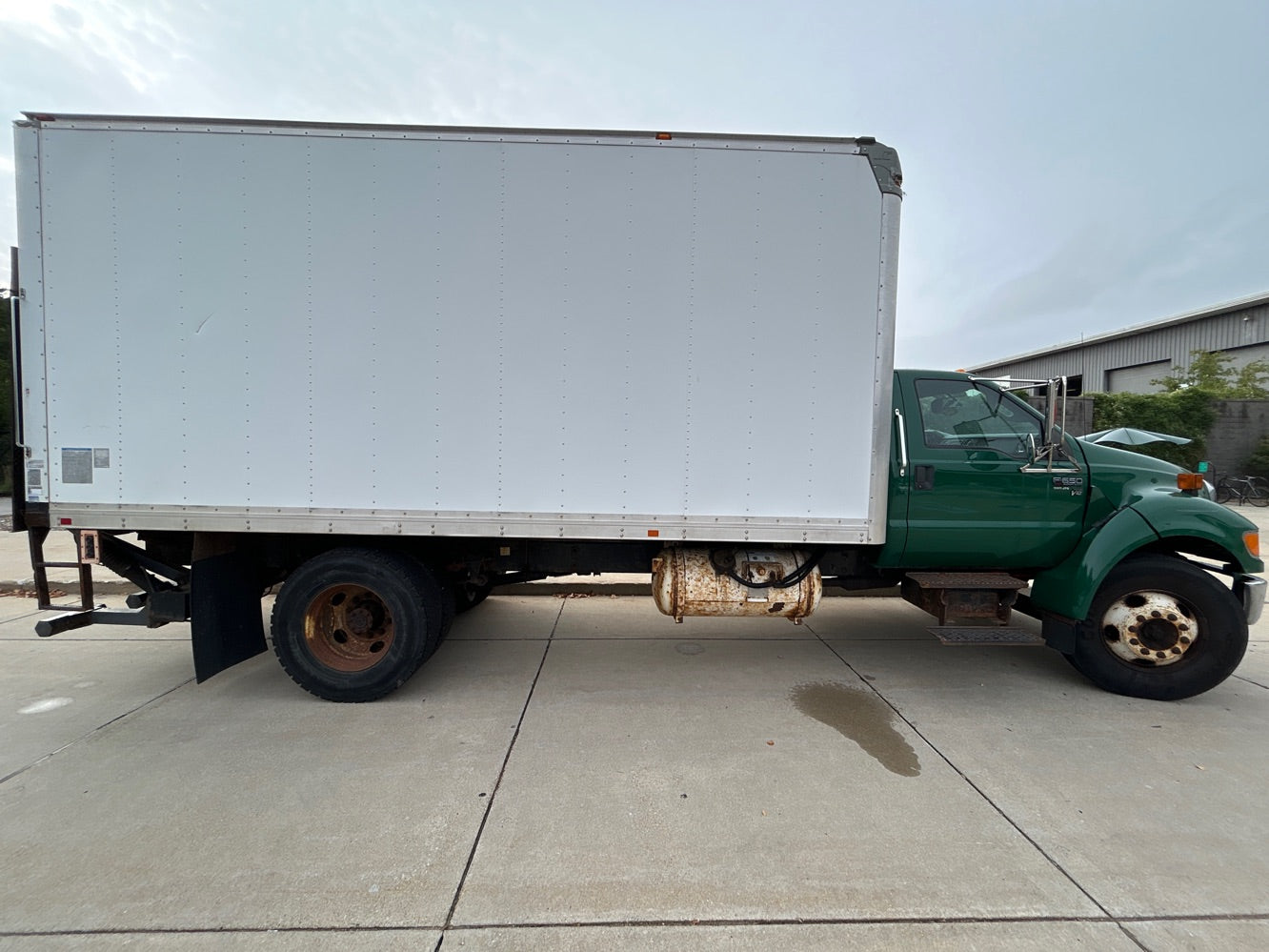 2013 Ford F650 Box Truck - R401