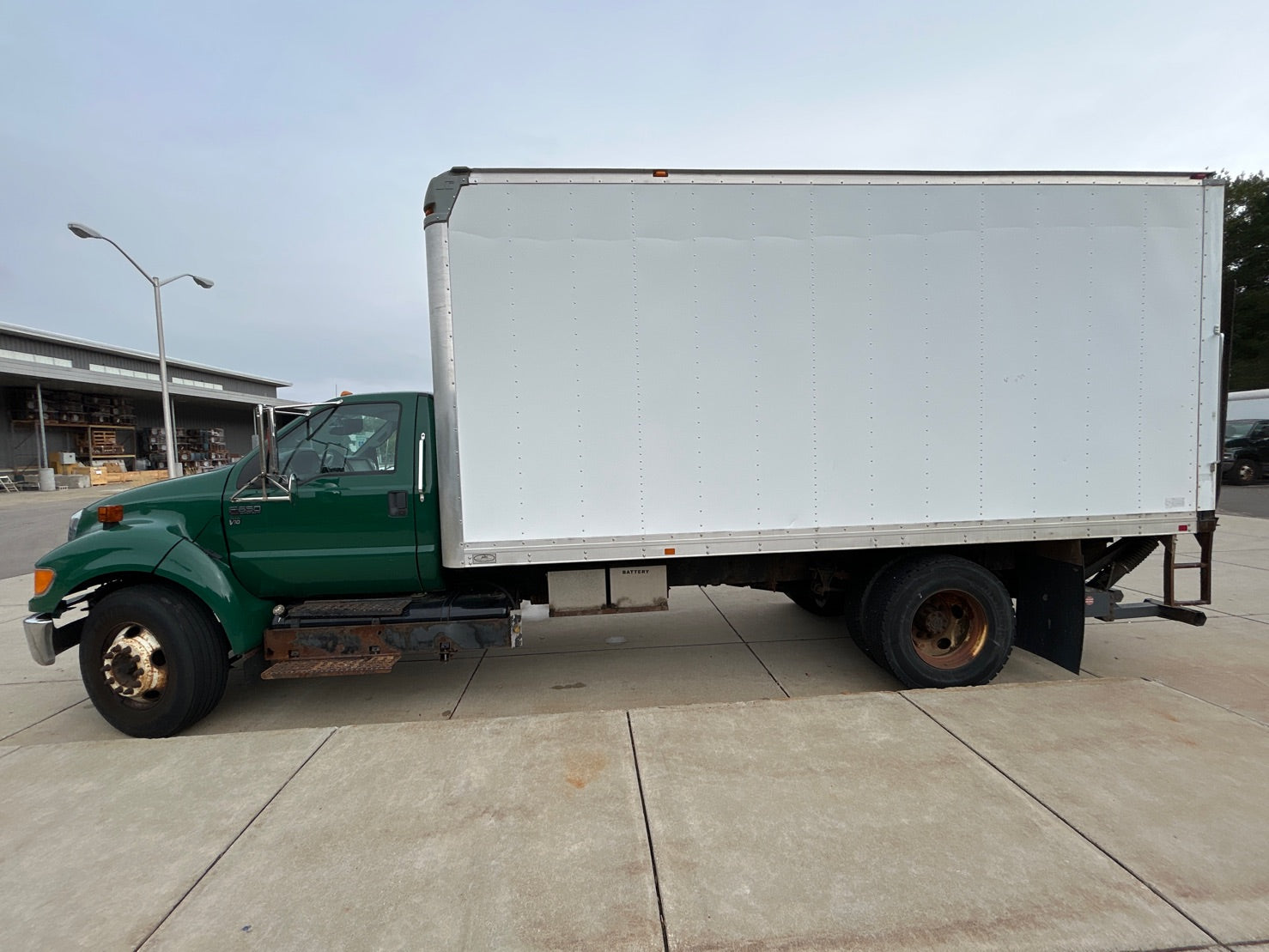 2013 Ford F650 Box Truck - R401