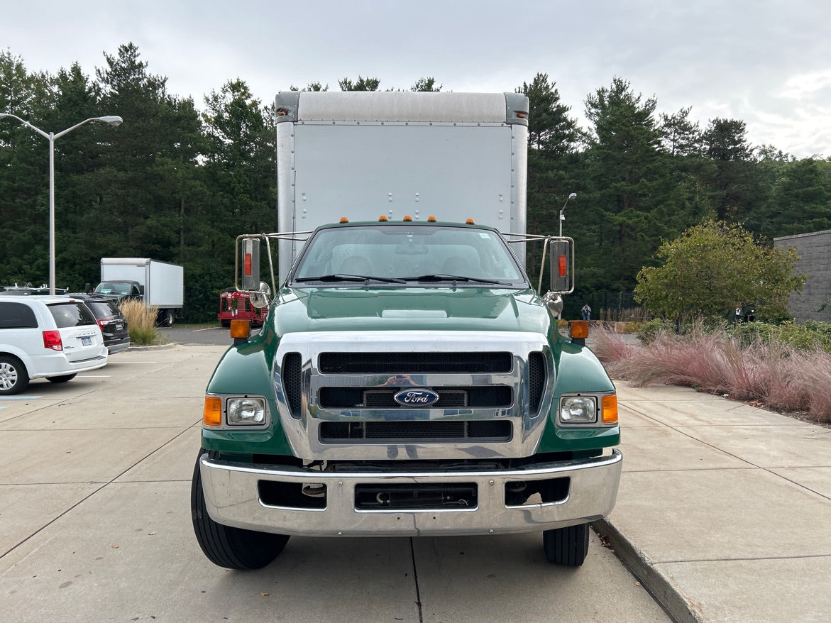 2013 Ford F650 Box Truck - R401