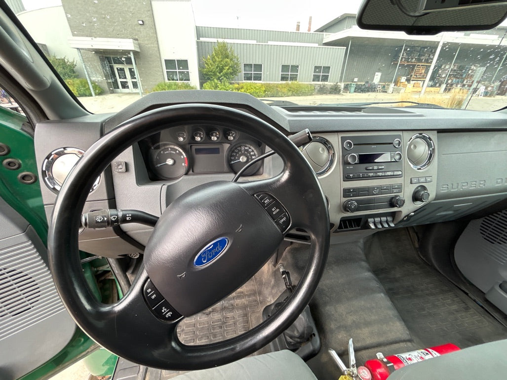 2013 Ford F650 Box Truck - R401
