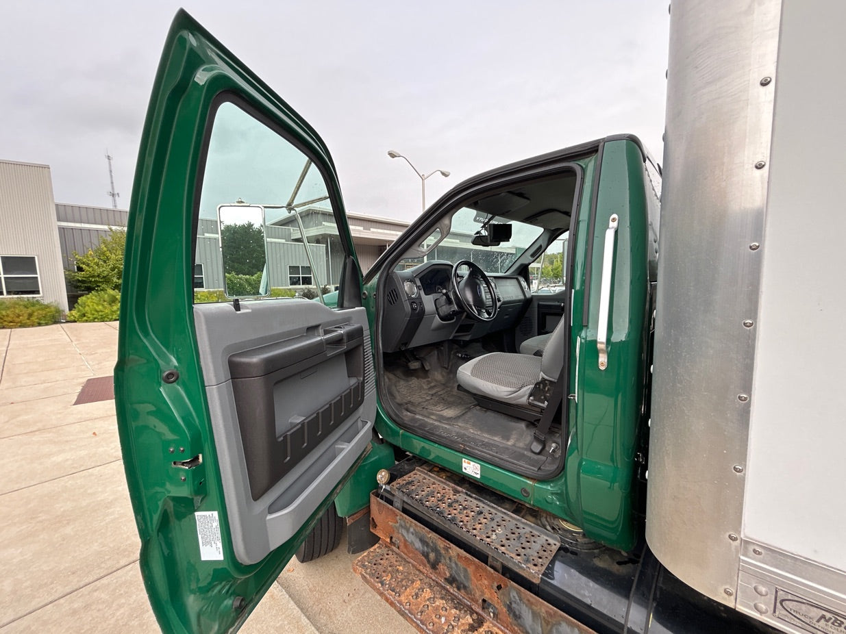 2013 Ford F650 Box Truck - R401