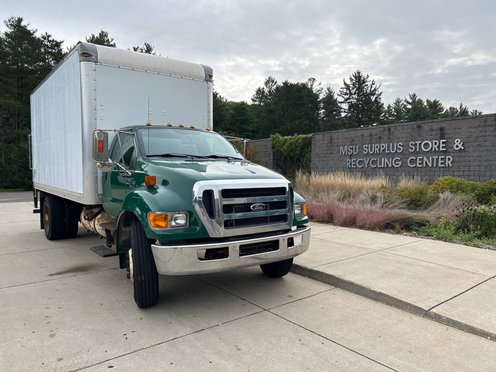 2013 Ford F650 Box Truck - R401