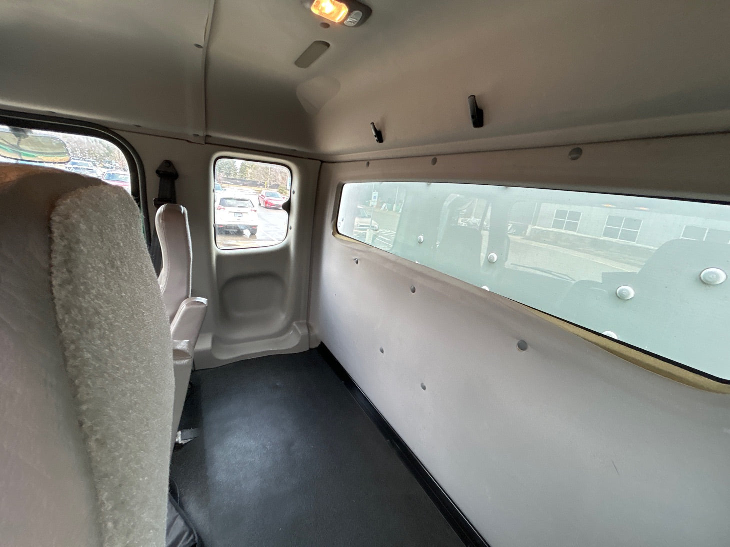 2013 Freightliner Box truck - R400