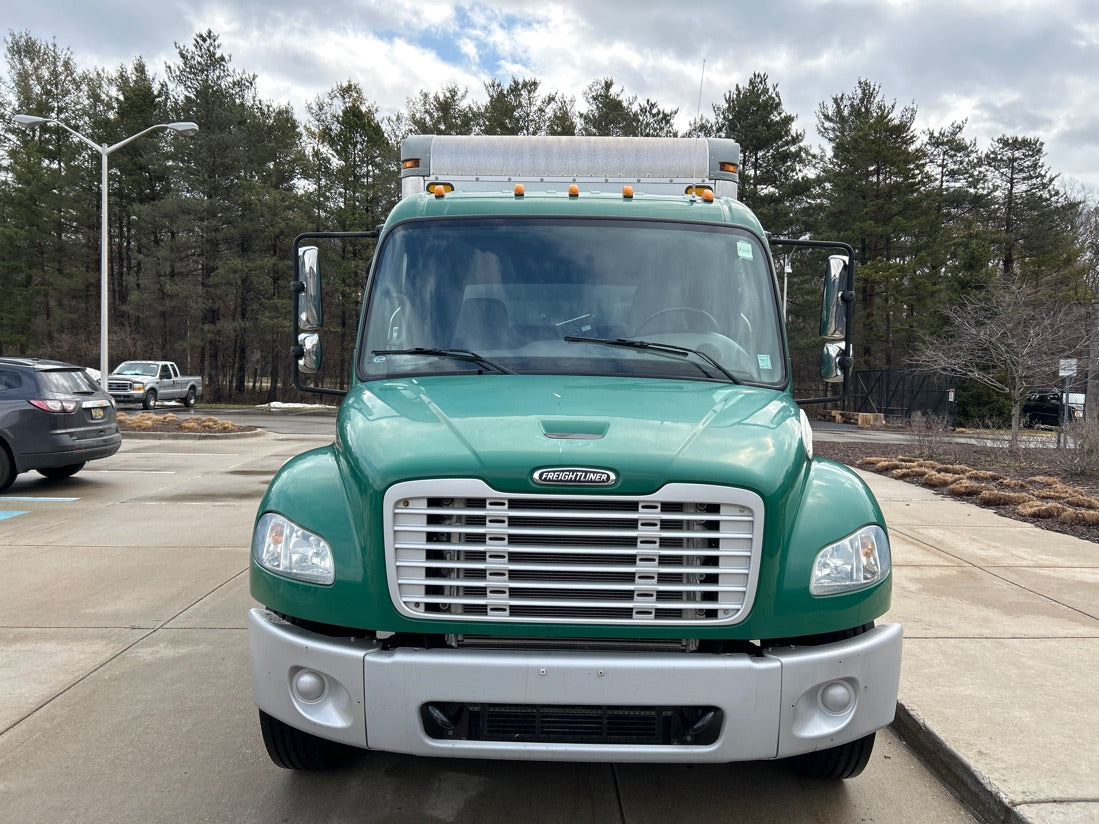 2013 Freightliner Box truck - R400
