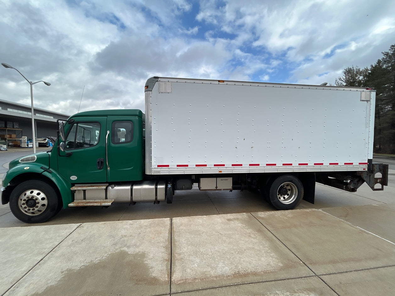 2013 Freightliner Box truck - R400