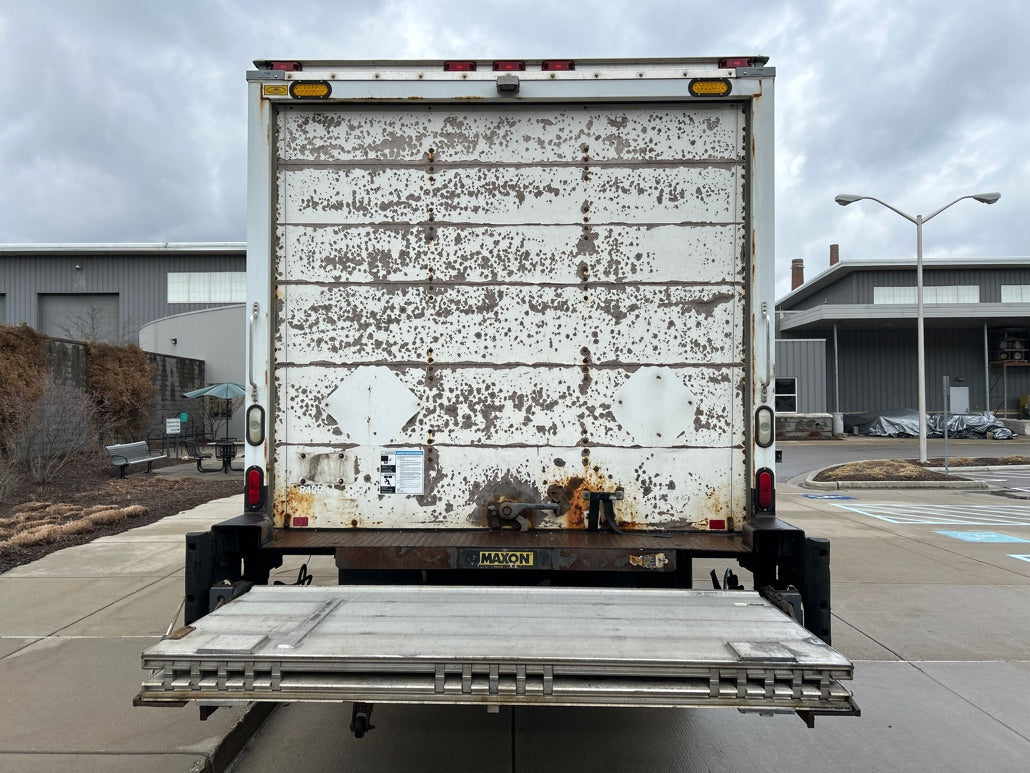 2013 Freightliner Box truck - R400