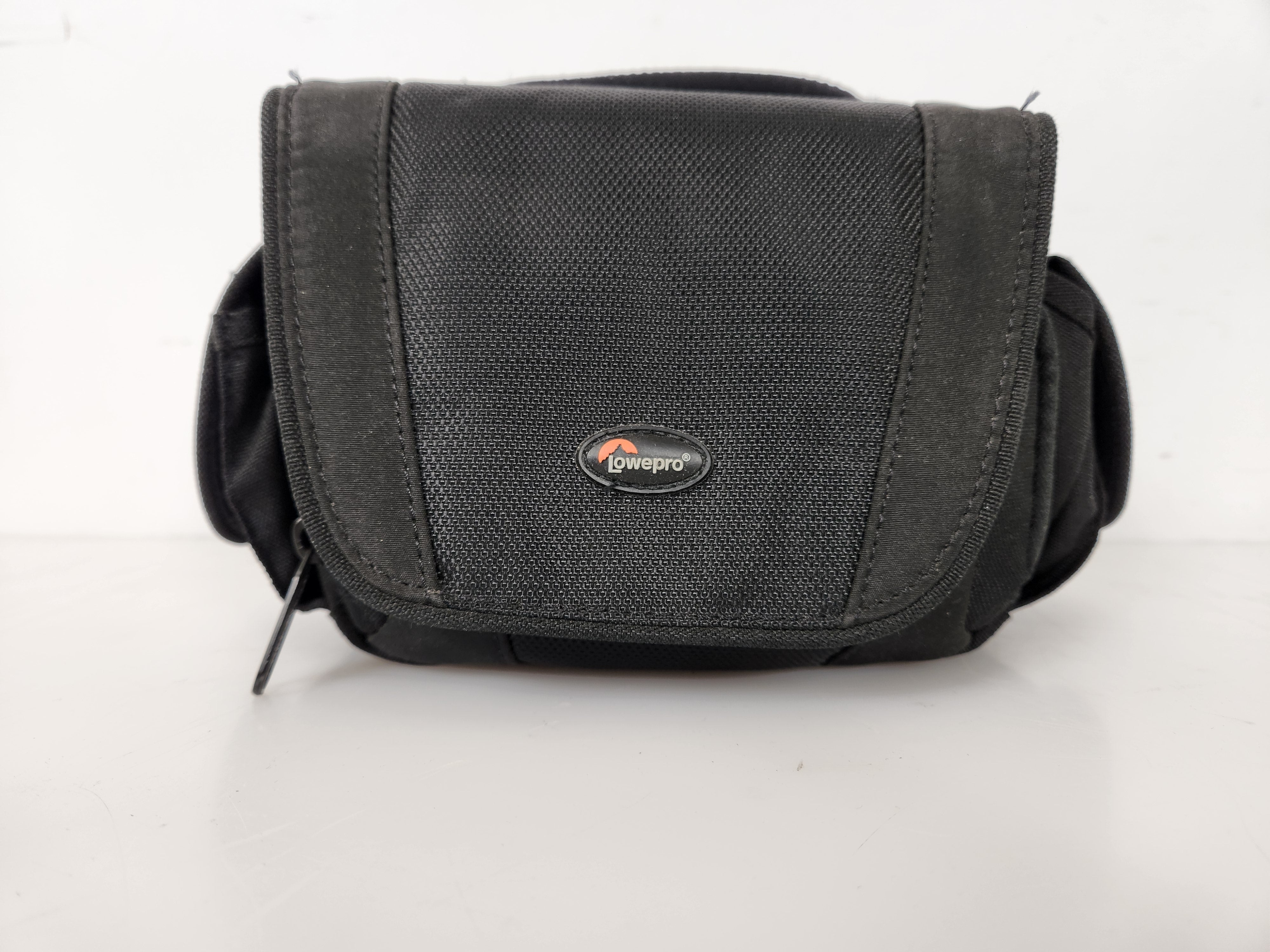 Canon ZR800 MiniDV Camcorder with Bag