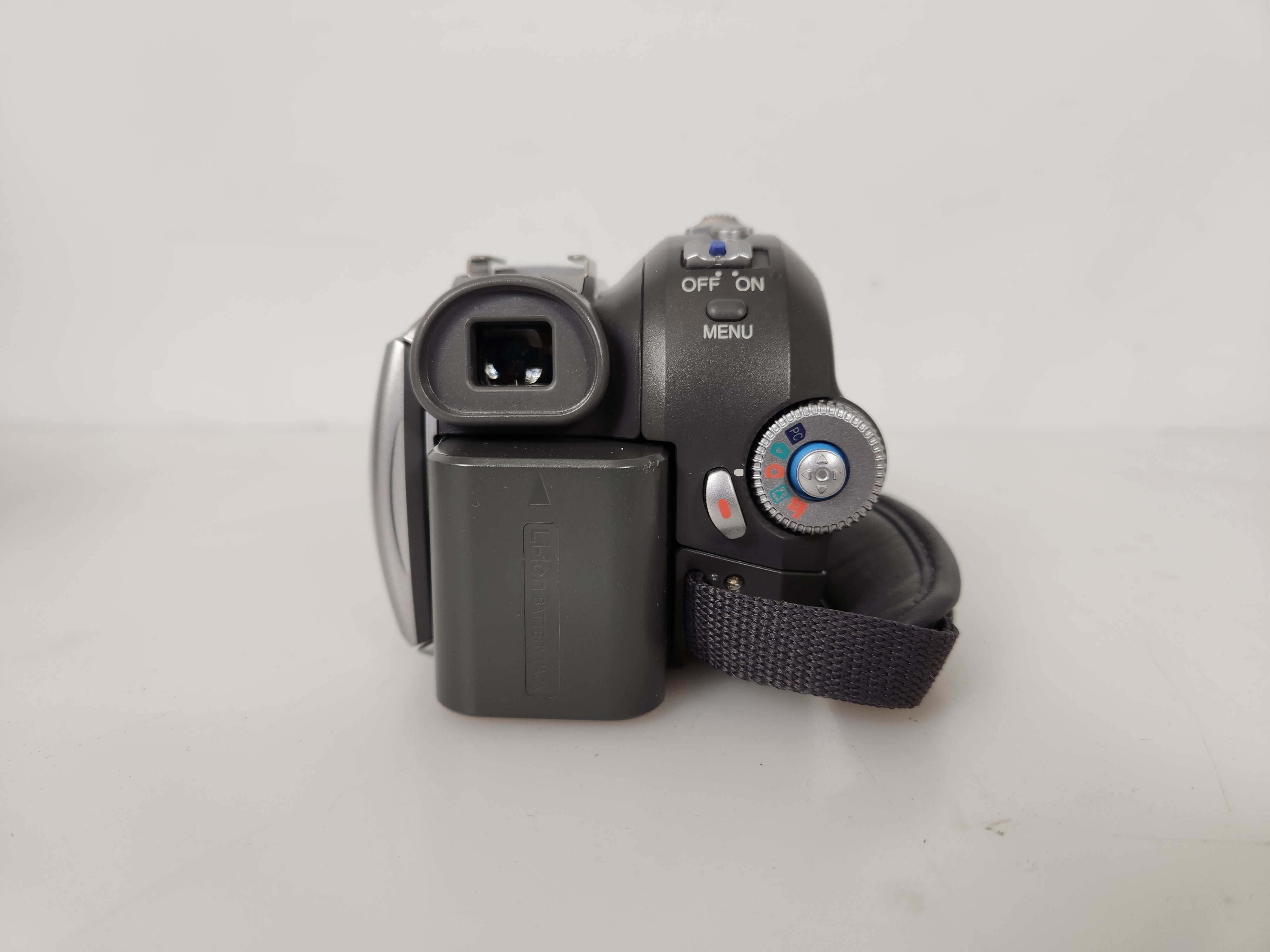 Panasonic PV-GS320 MiniDV Camcorder