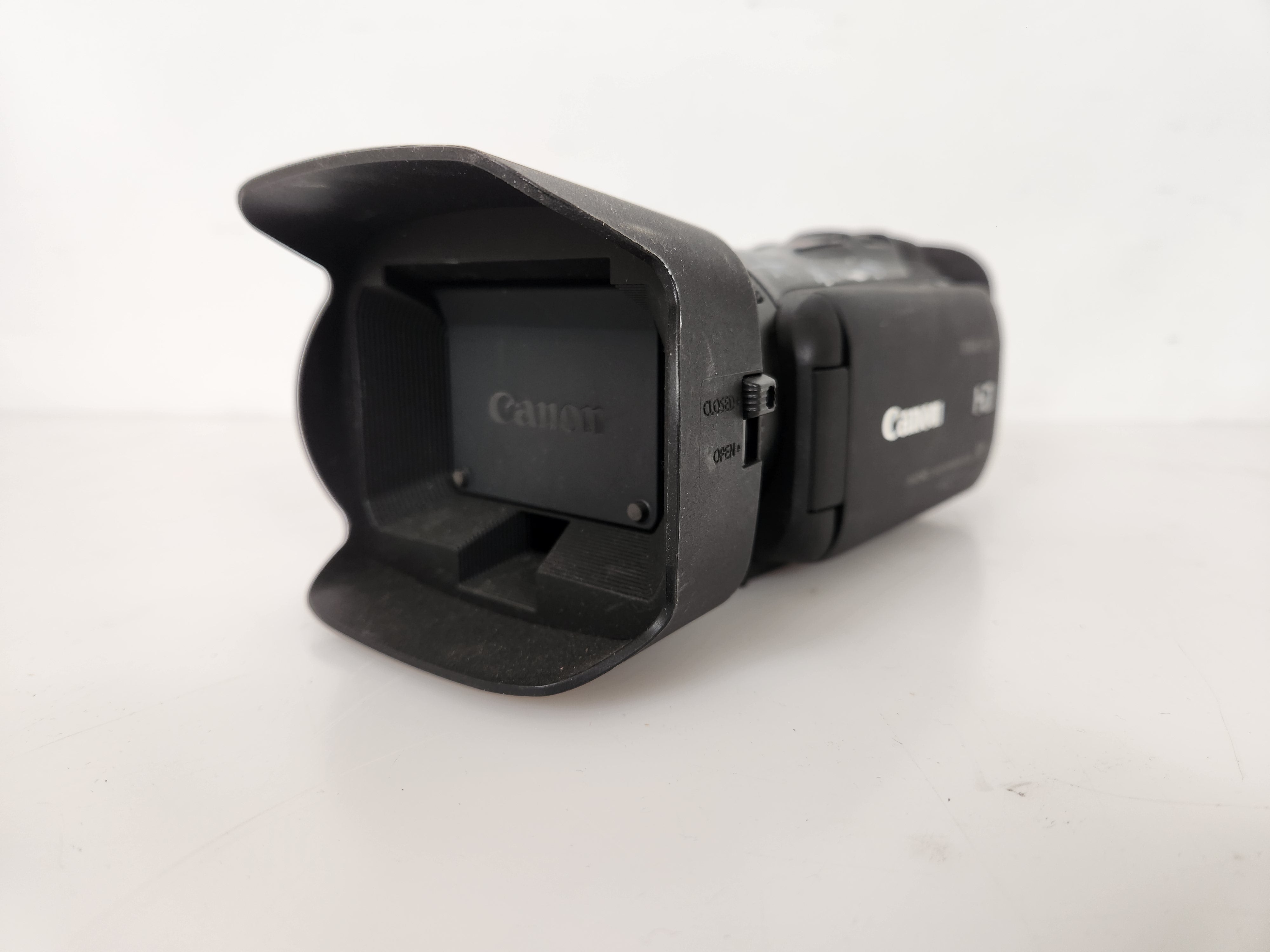 Canon Vixia HF G620 Full HD Camcorder with Hood