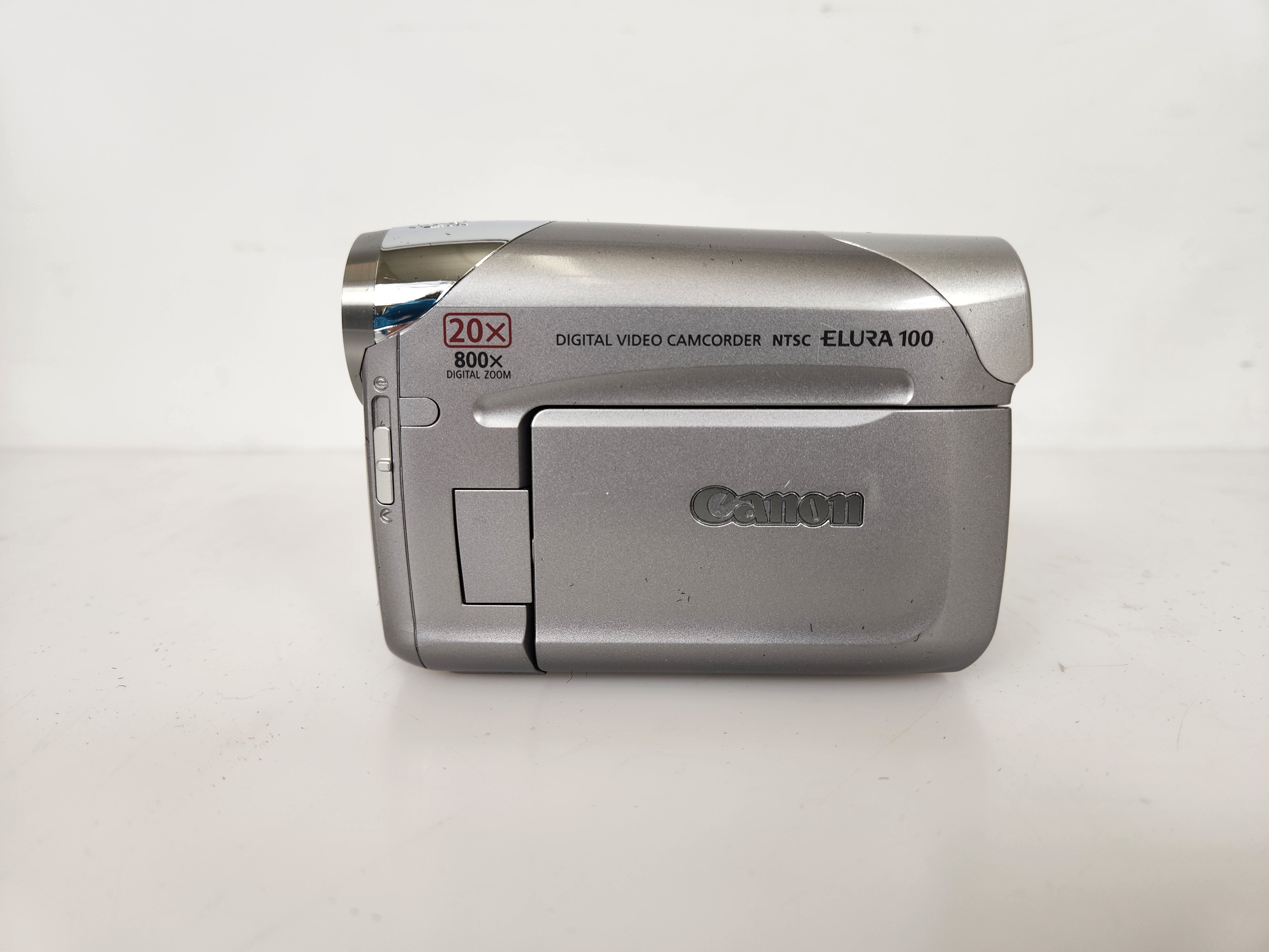 Canon Elura 100 Camcorder with Bag