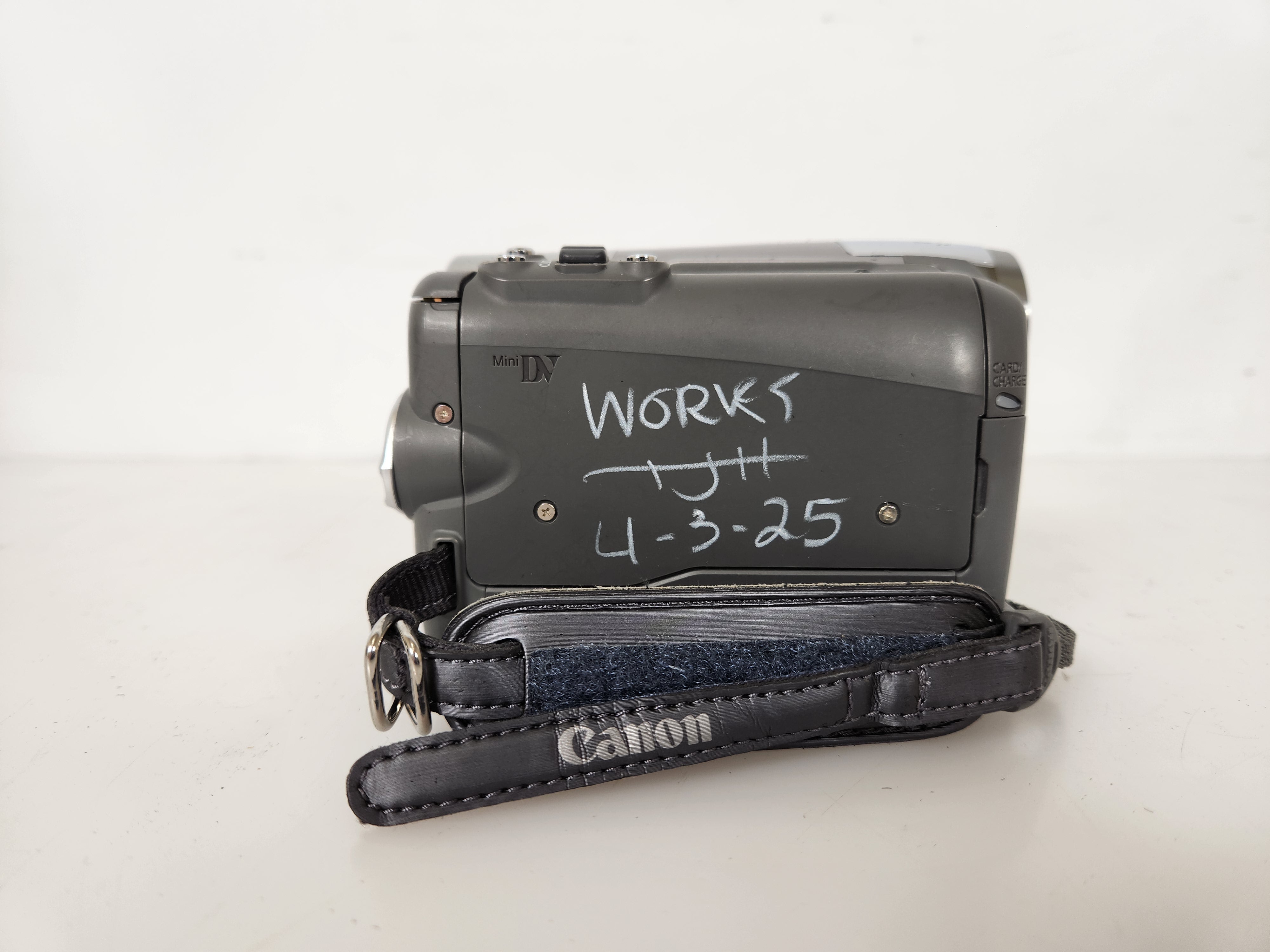 Canon Elura 100 Camcorder with Bag