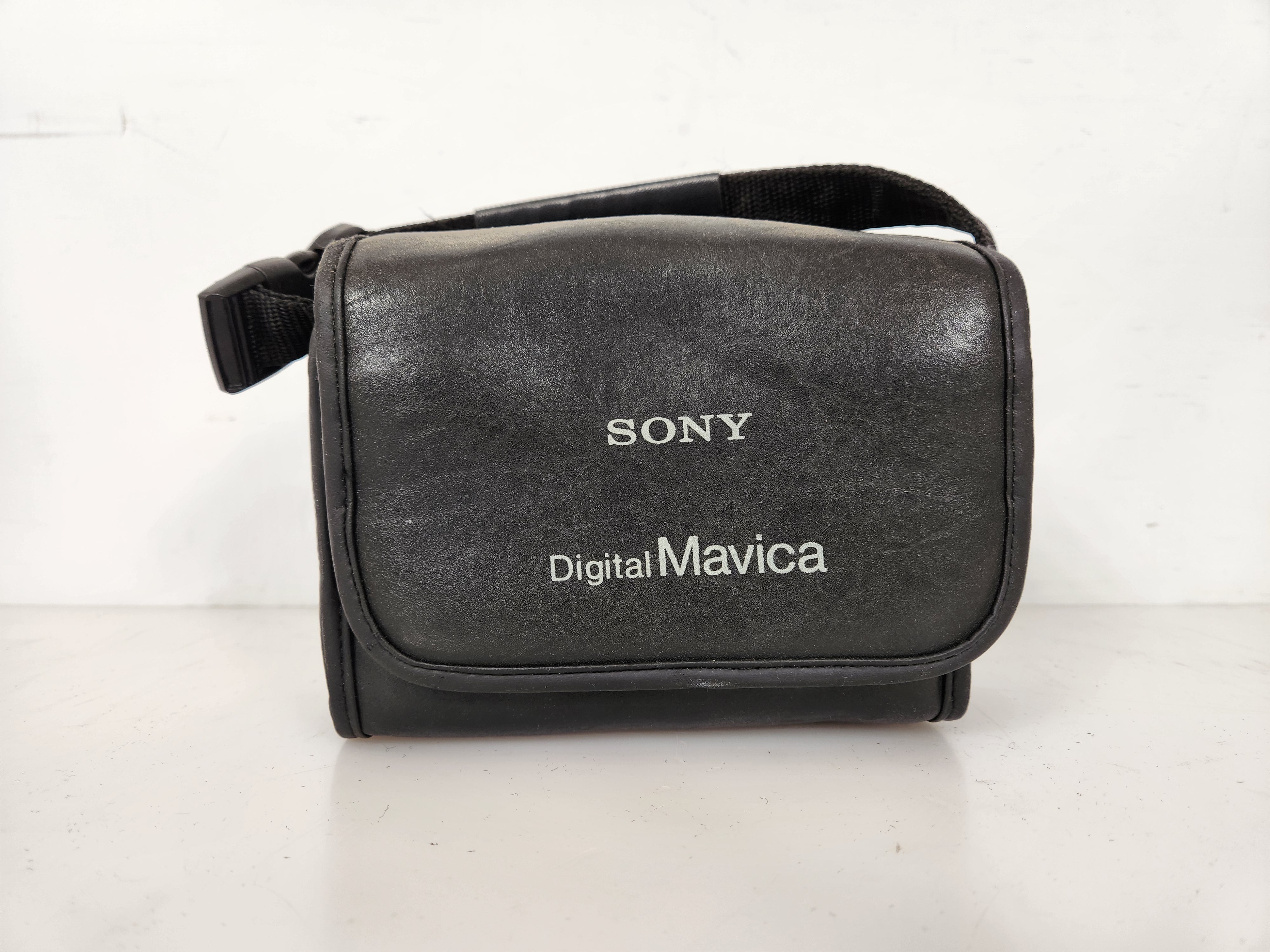 Sony Digital Mavica MVC-FD81 Digital Camera with Bag