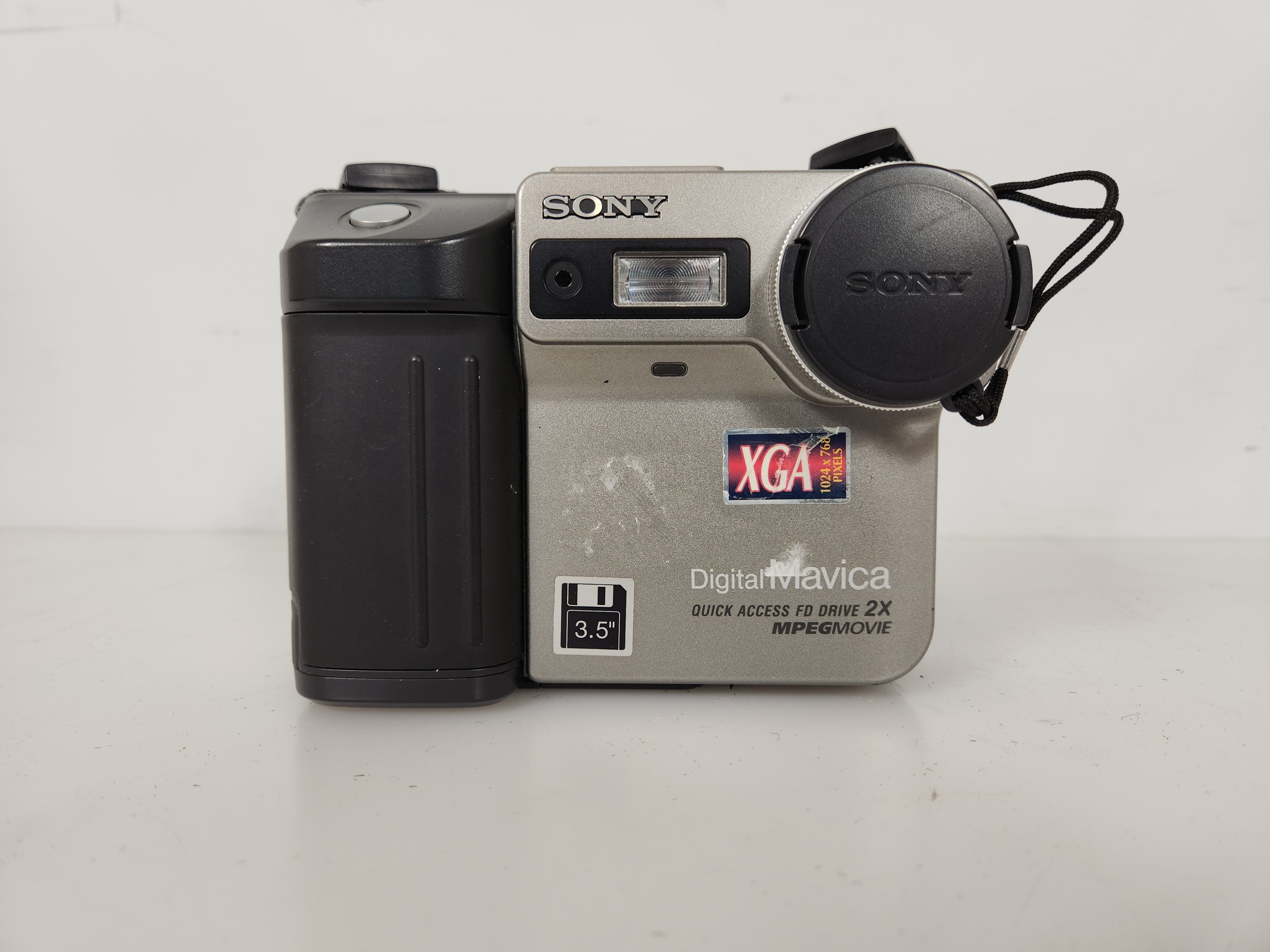 Sony Digital Mavica MVC-FD81 Digital Camera with Bag