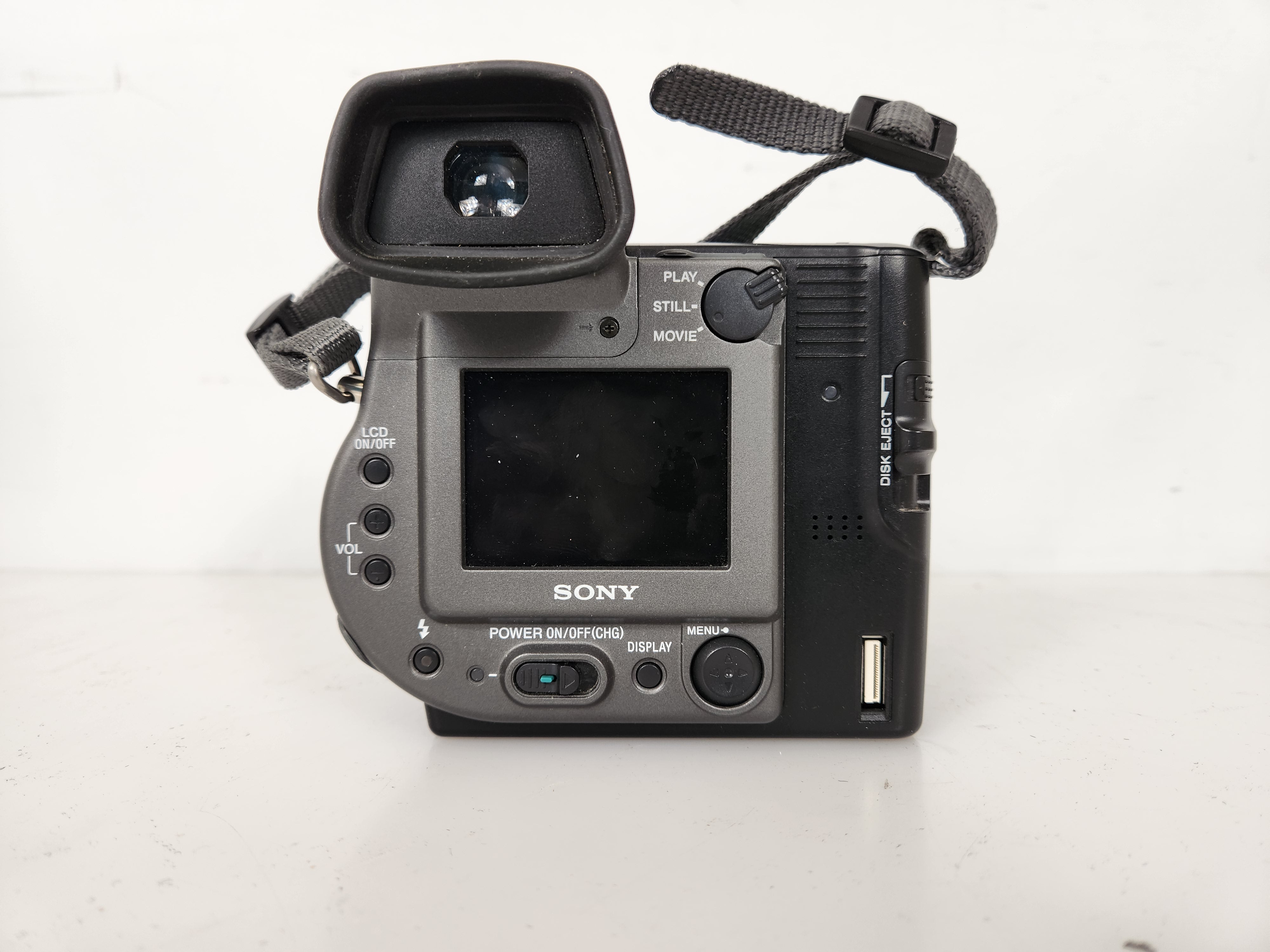 Sony Digital Mavica MVC-FD95 Digital Camera with Bag