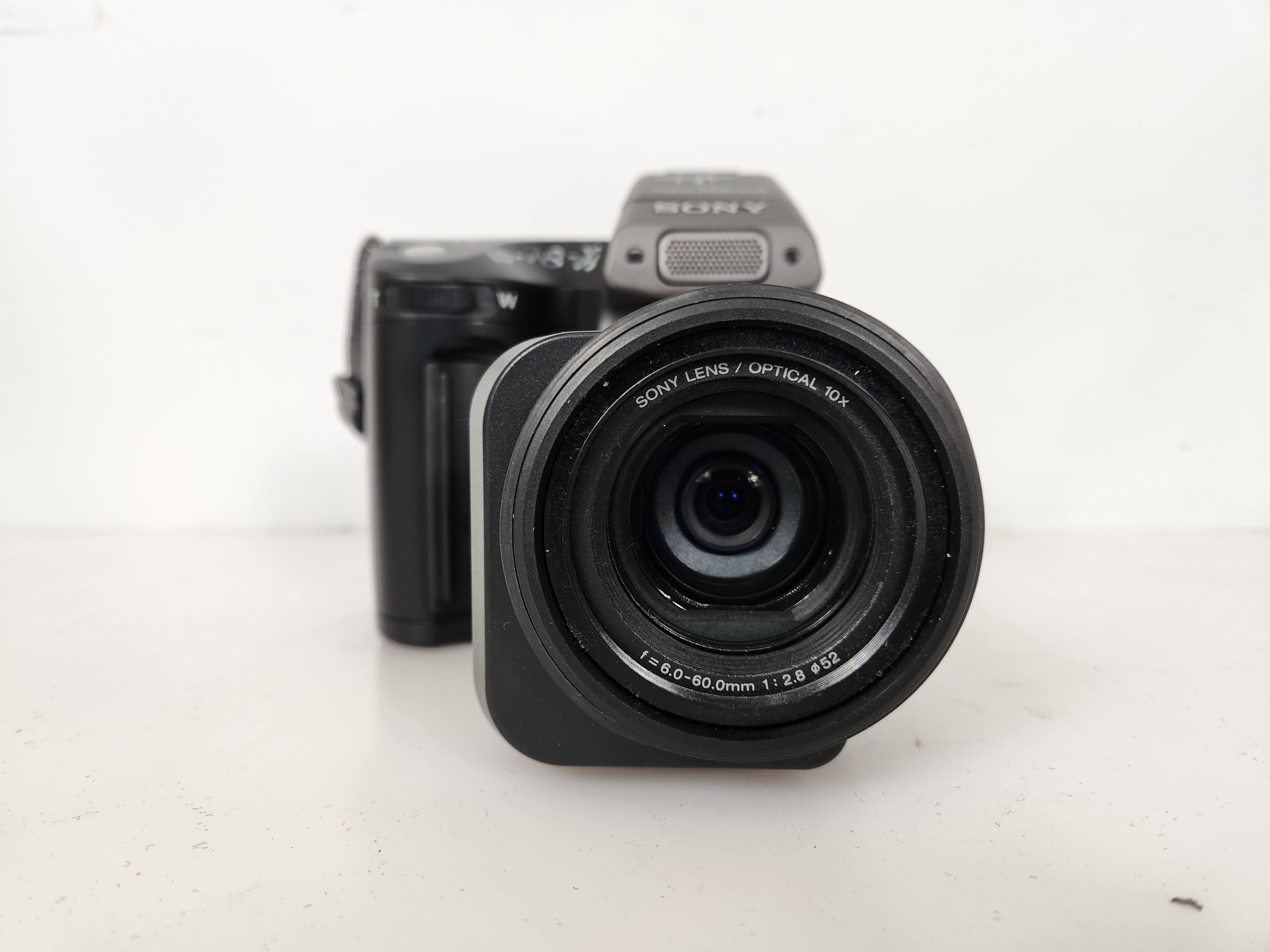 Sony Digital Mavica MVC-FD95 Digital Camera with Bag