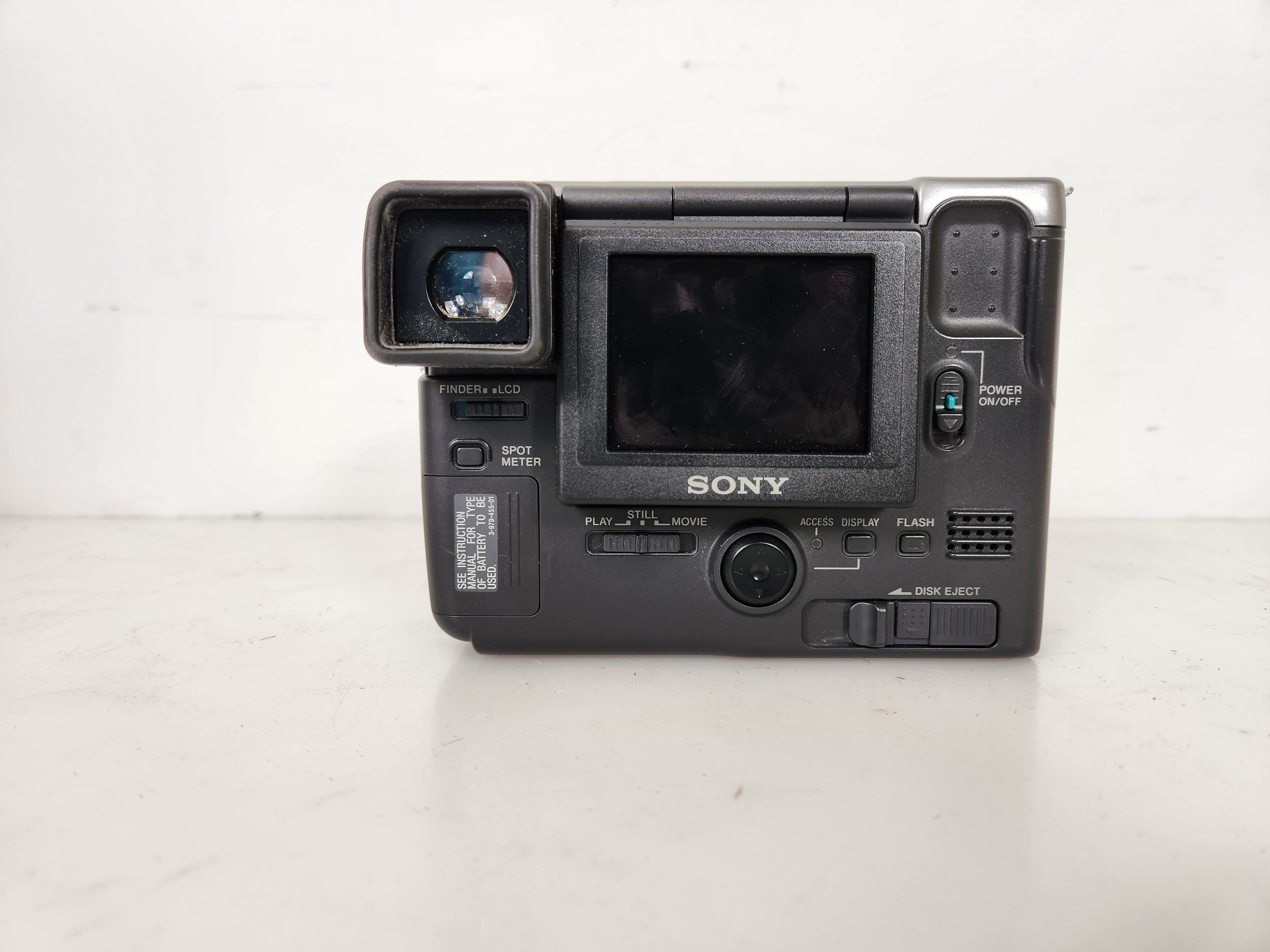 Sony Digital Mavica MVC-FD91 Digital Camera with Bag