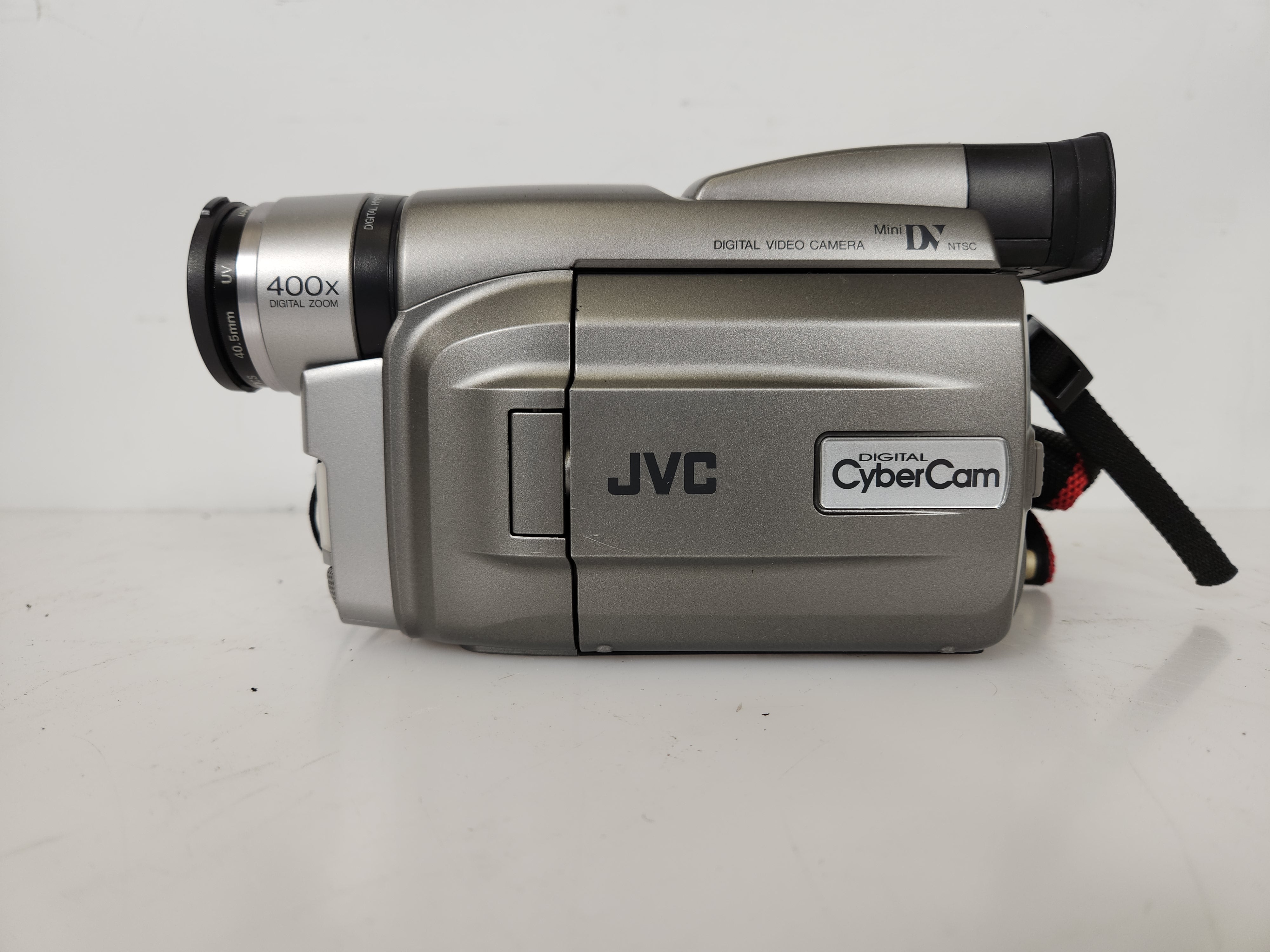 JVC GR-DVF21U Digital CyberCam Camcorder with Bag