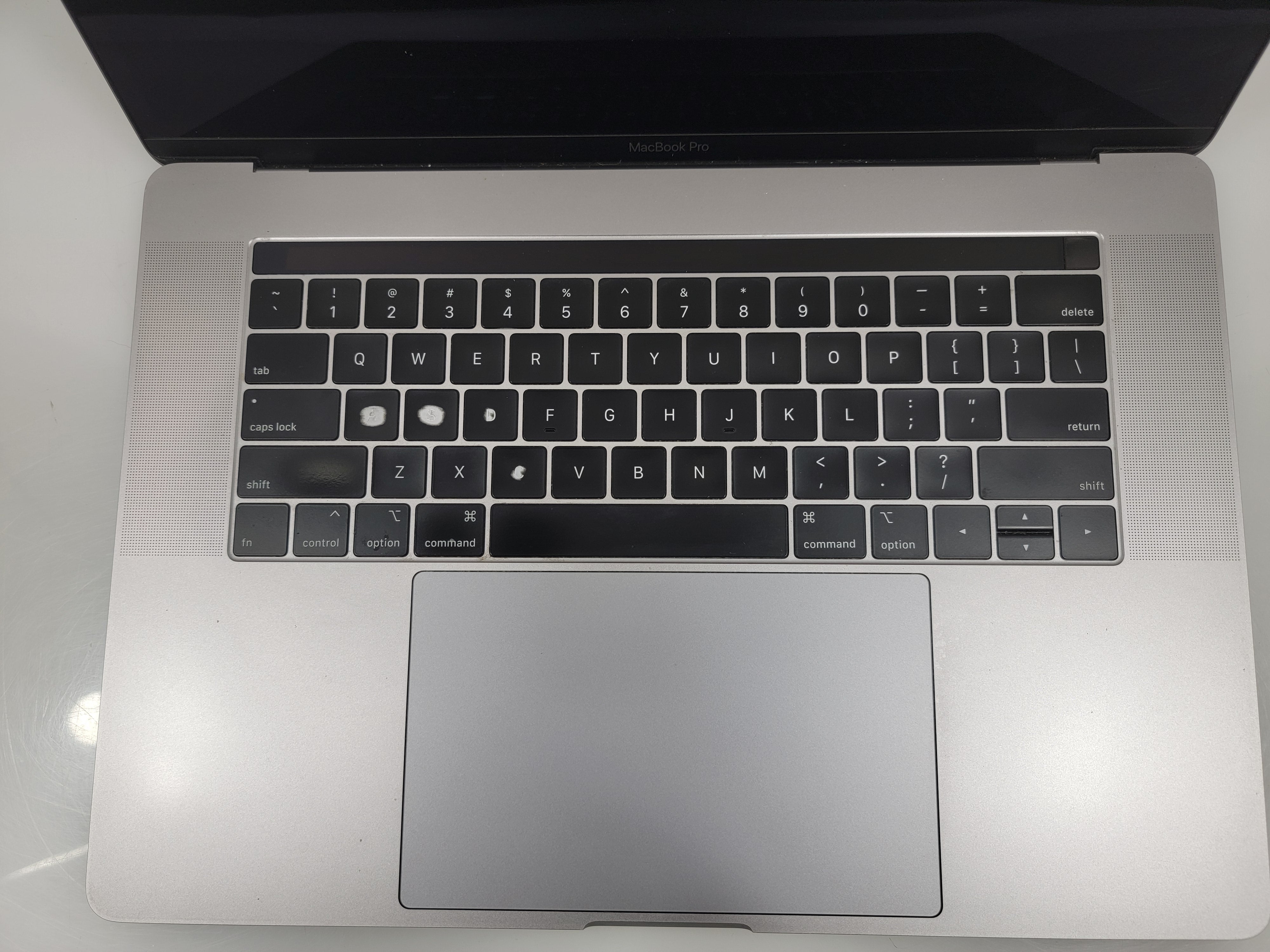 Apple MacBook Pro 15" 2.3GHz i9-9880H A1990 (2019) *Some Keys Worn*