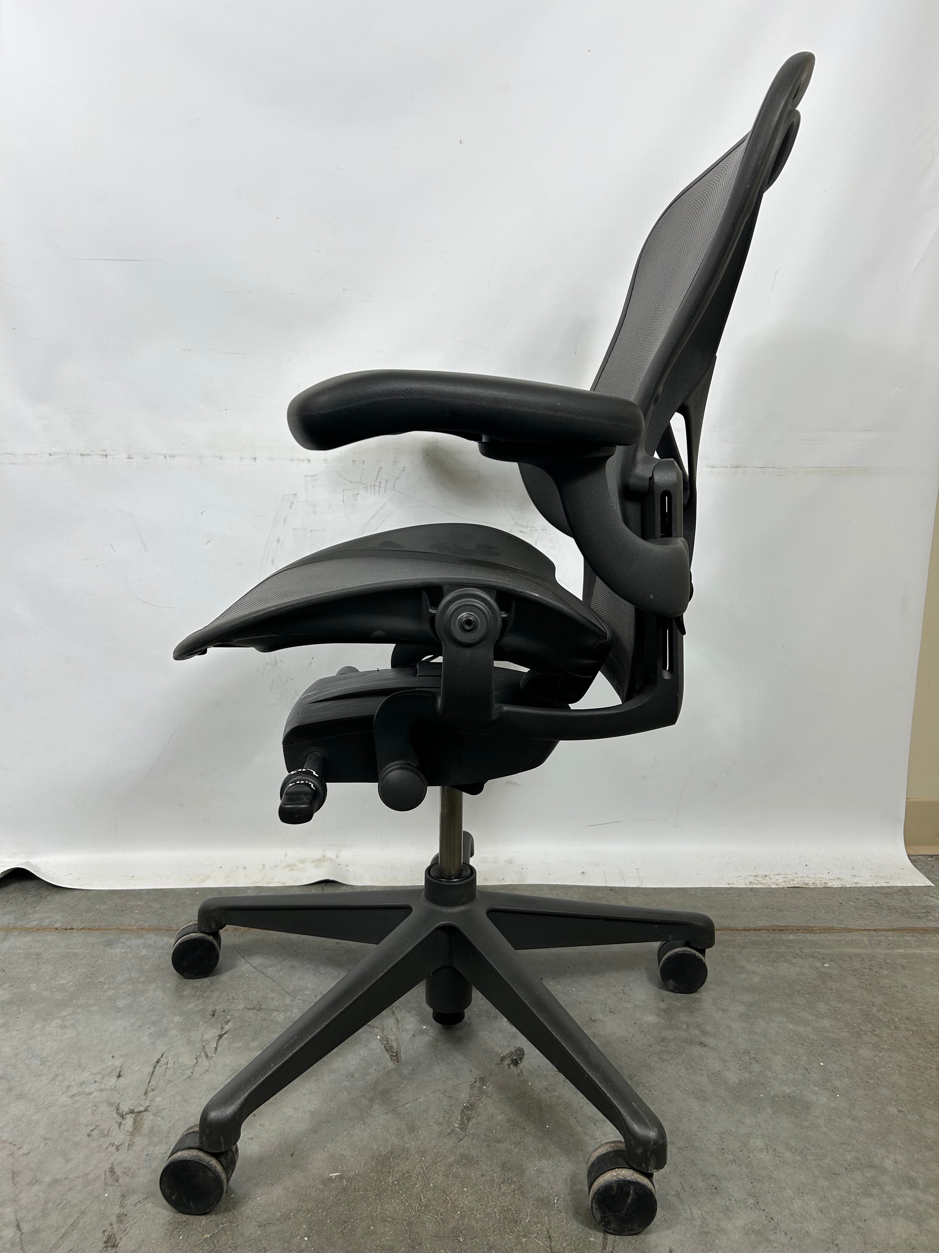 Charcoal Herman Miller Aeron Chair Size B (Remastered)
