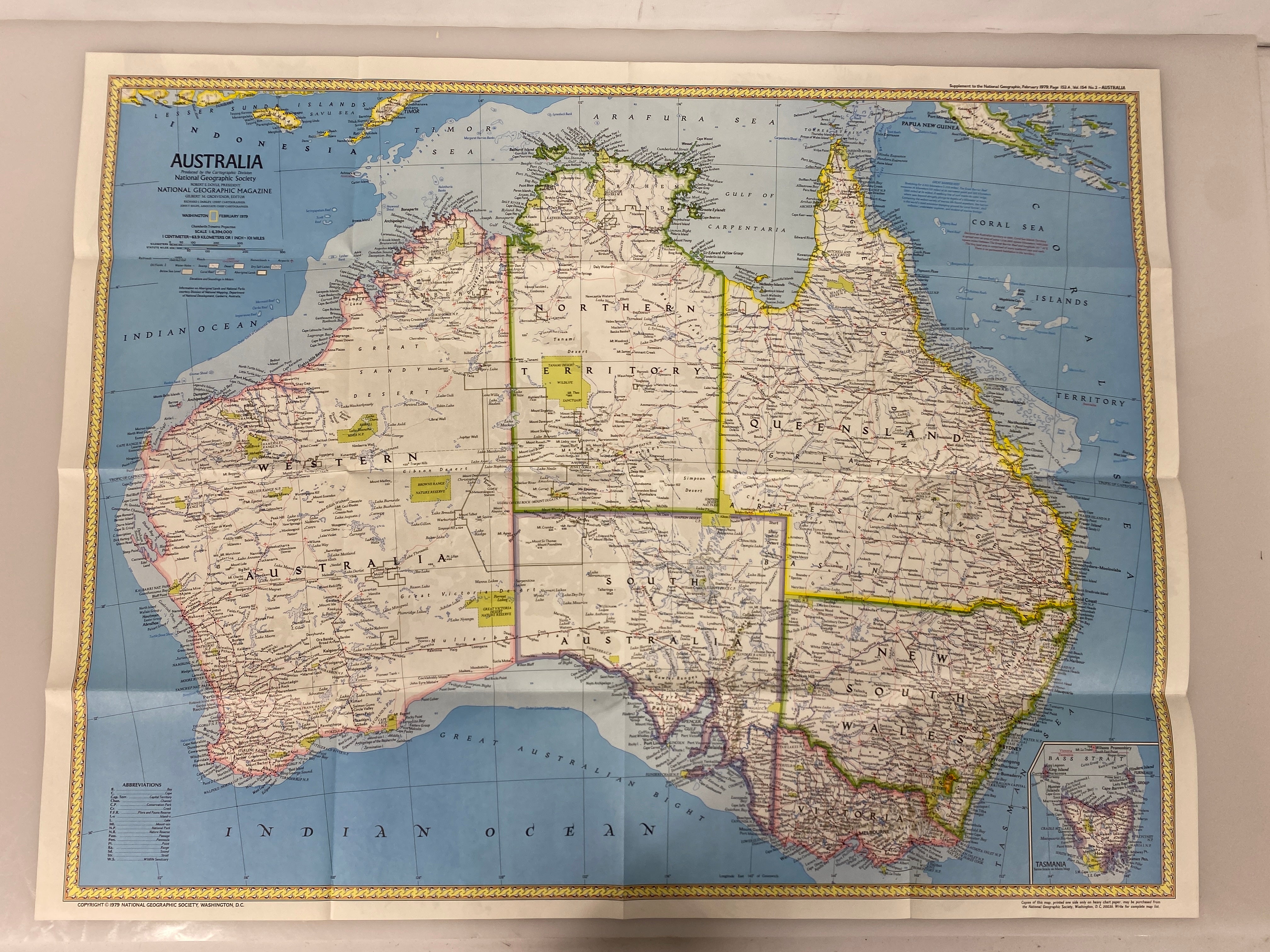 3 Nat Geo Australia Wall Maps Land of Living Fossils/Traveler's Look/Under Siege