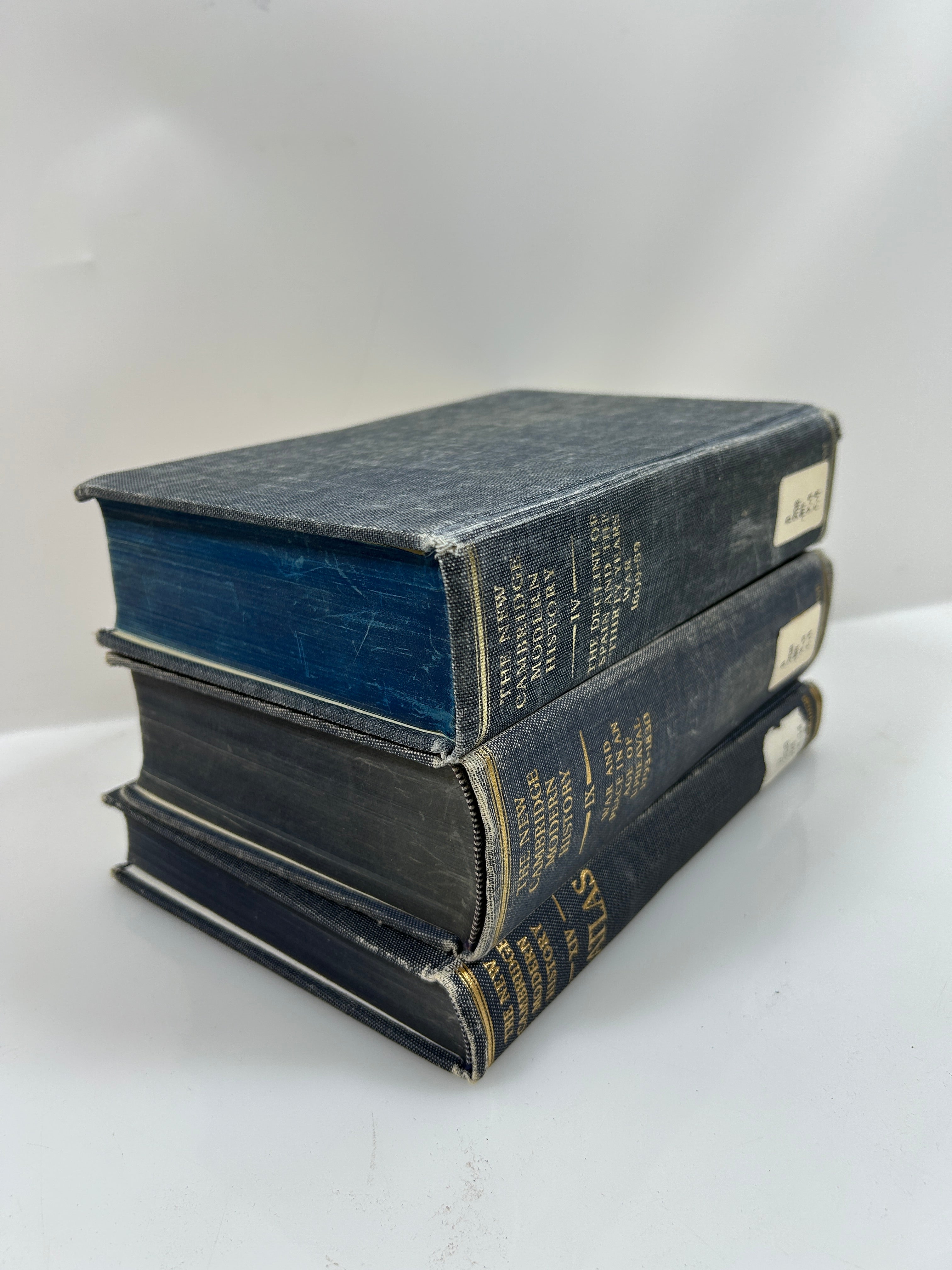 3 Volumes The New Cambridge Modern  History (4, 9, Atlas) 1965-70 Ex-Library HC