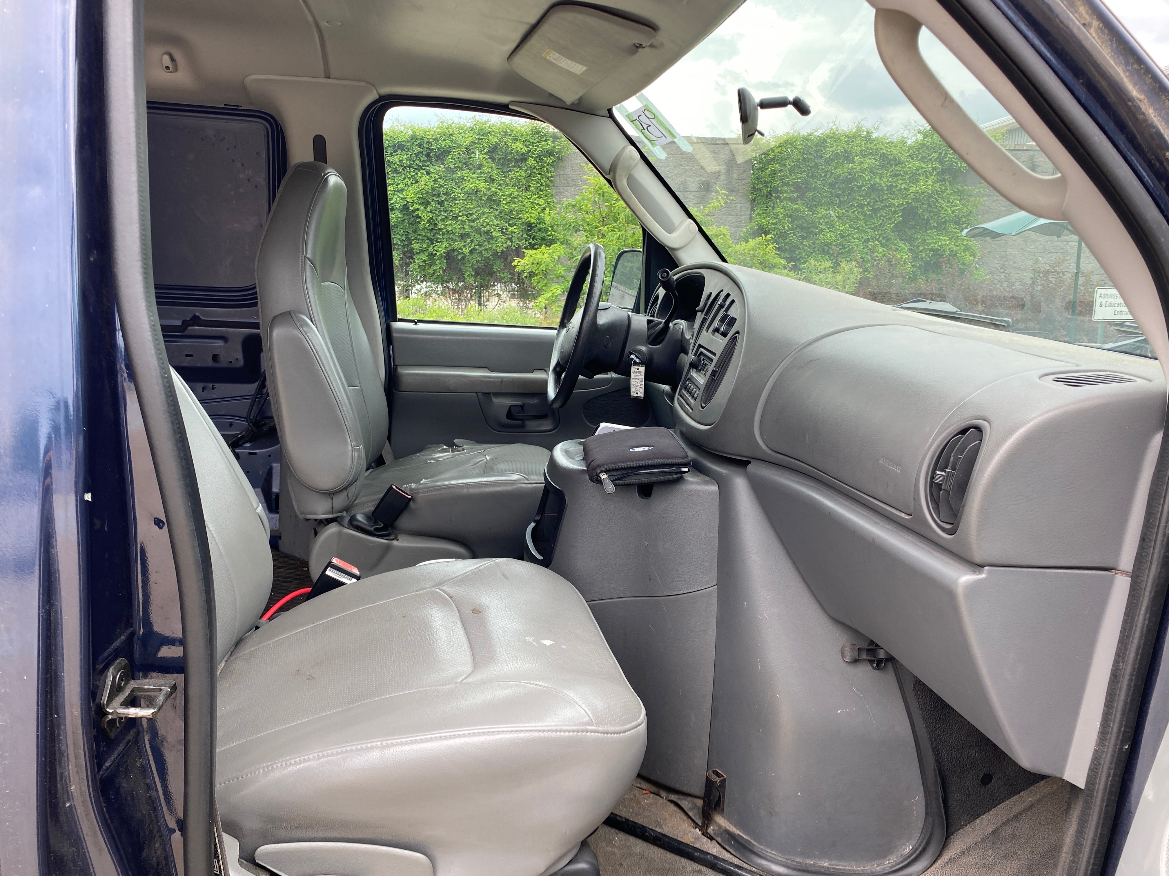 2003- Ford E-250 Econoline Cargo Van - 935