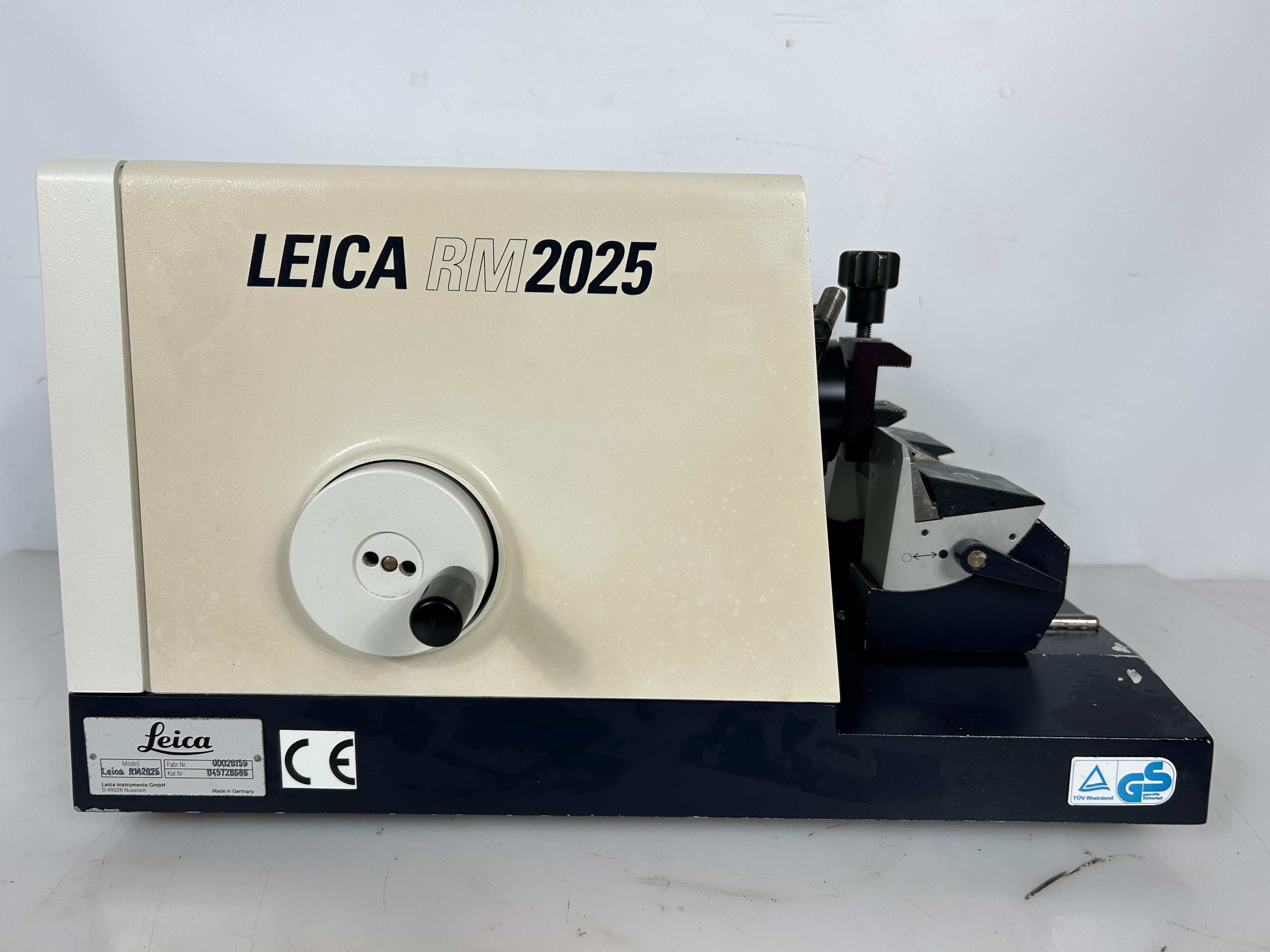Leica RM2025 Manual Rotary Microtome