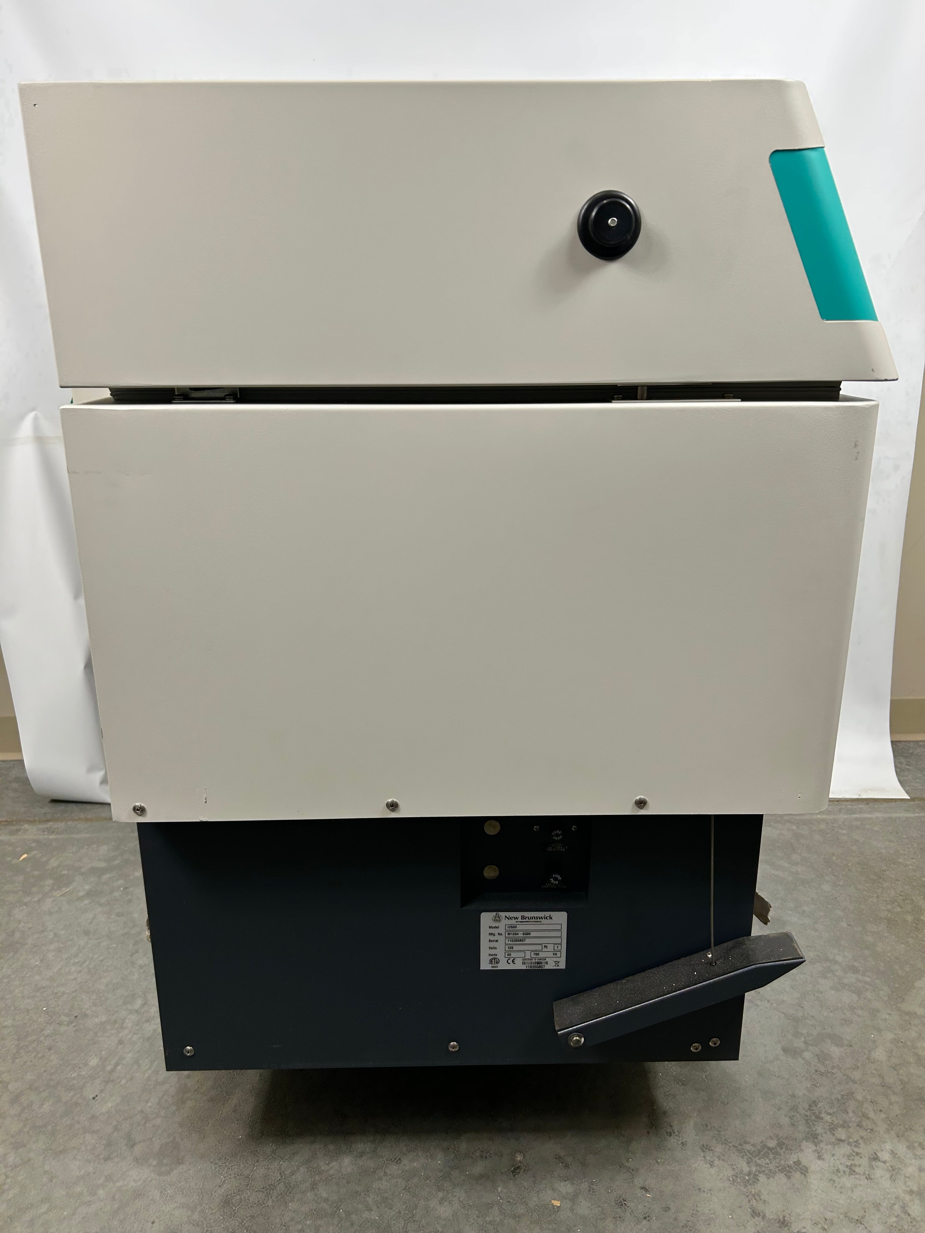 New Brunswick I2500 Incubator Shaker *Untested*
