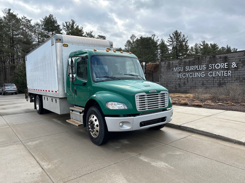 2013 Freightliner Box truck - R400