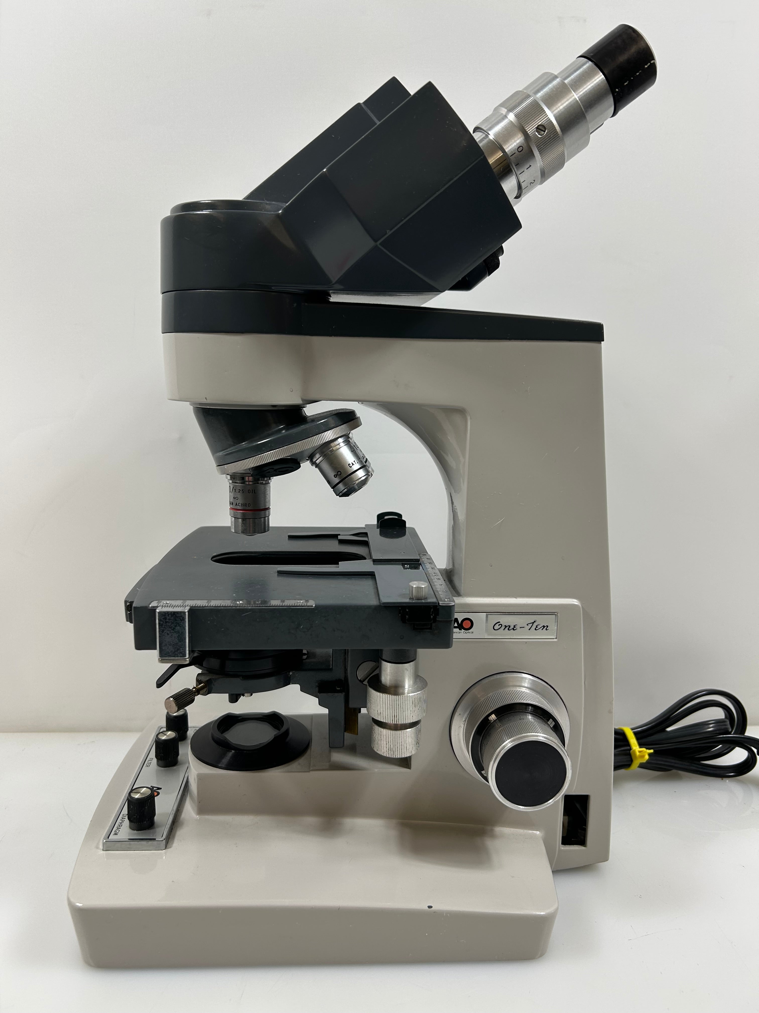 American Optical One-Ten Microstar Laboratory Microscope *Untested*
