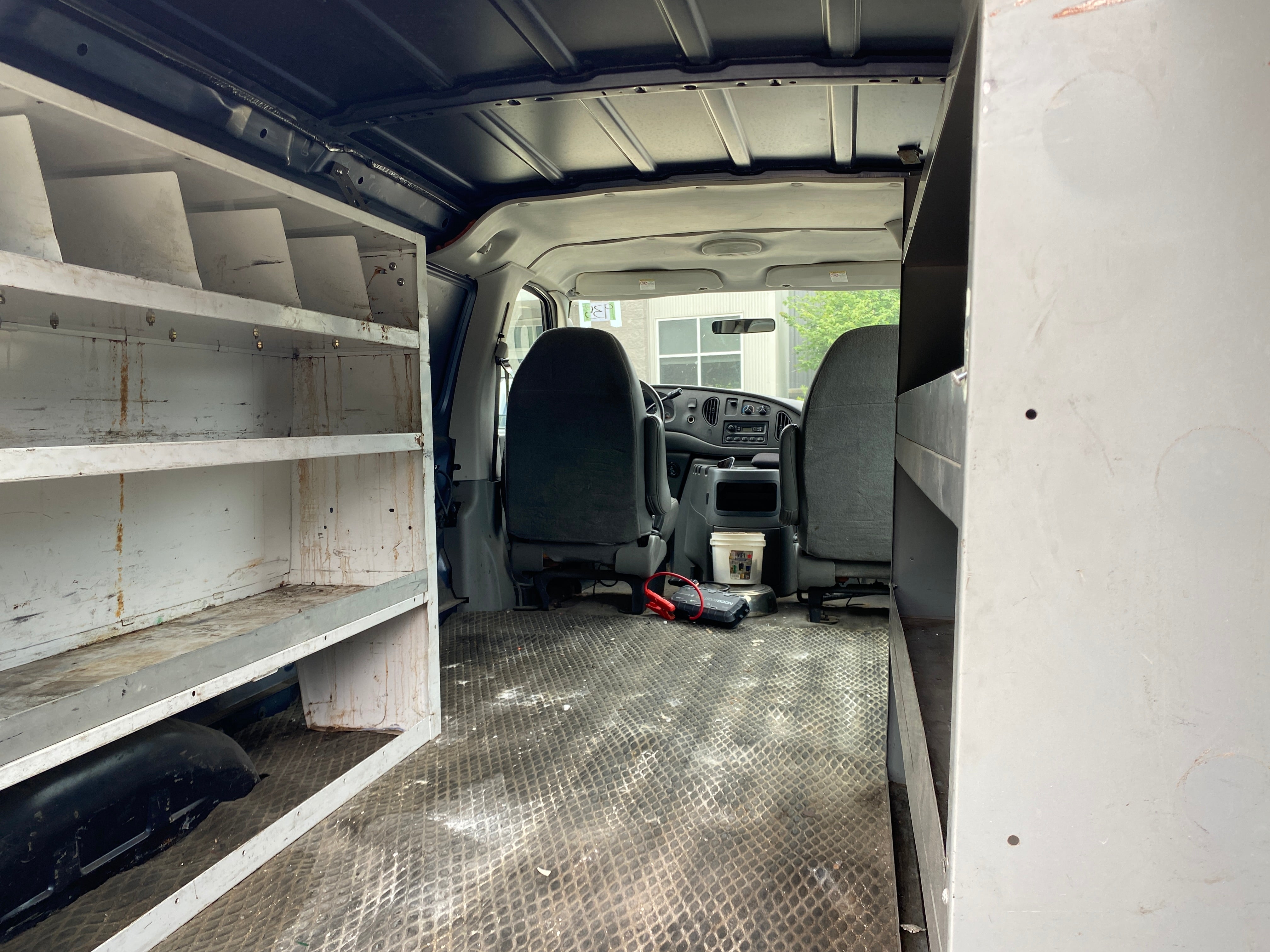 2003- Ford E-250 Econoline Cargo Van - 935