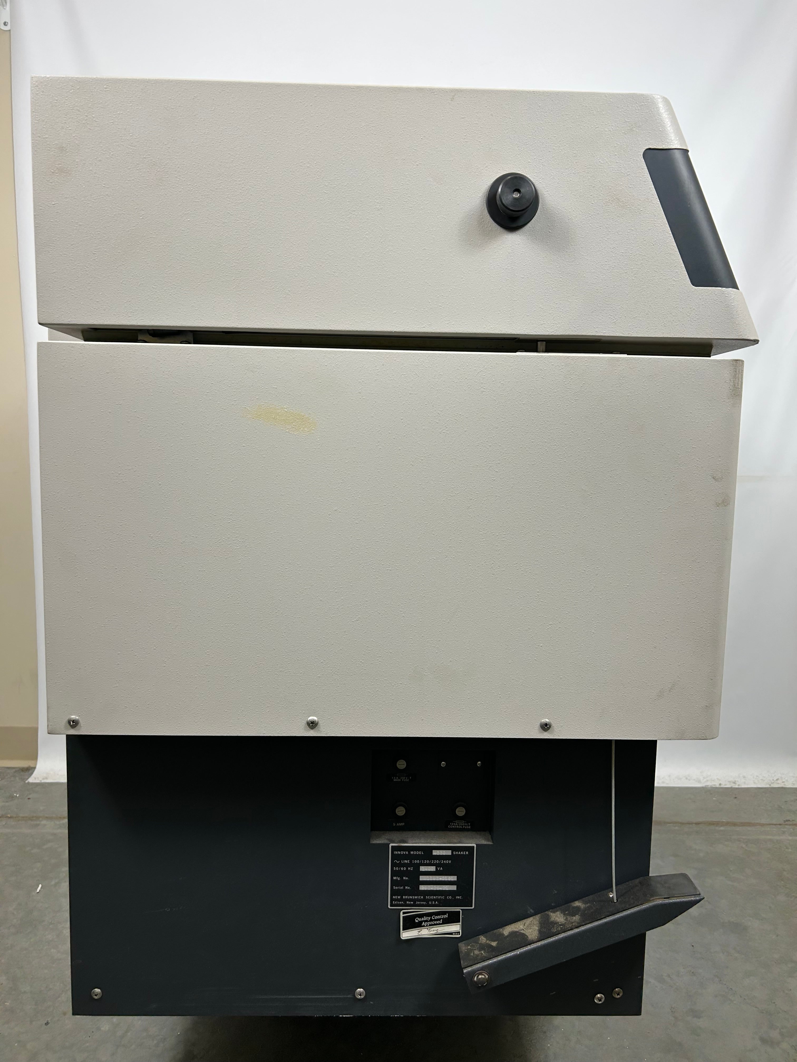 New Brunswick Innova 4330 Refrigerated Incubator Shaker