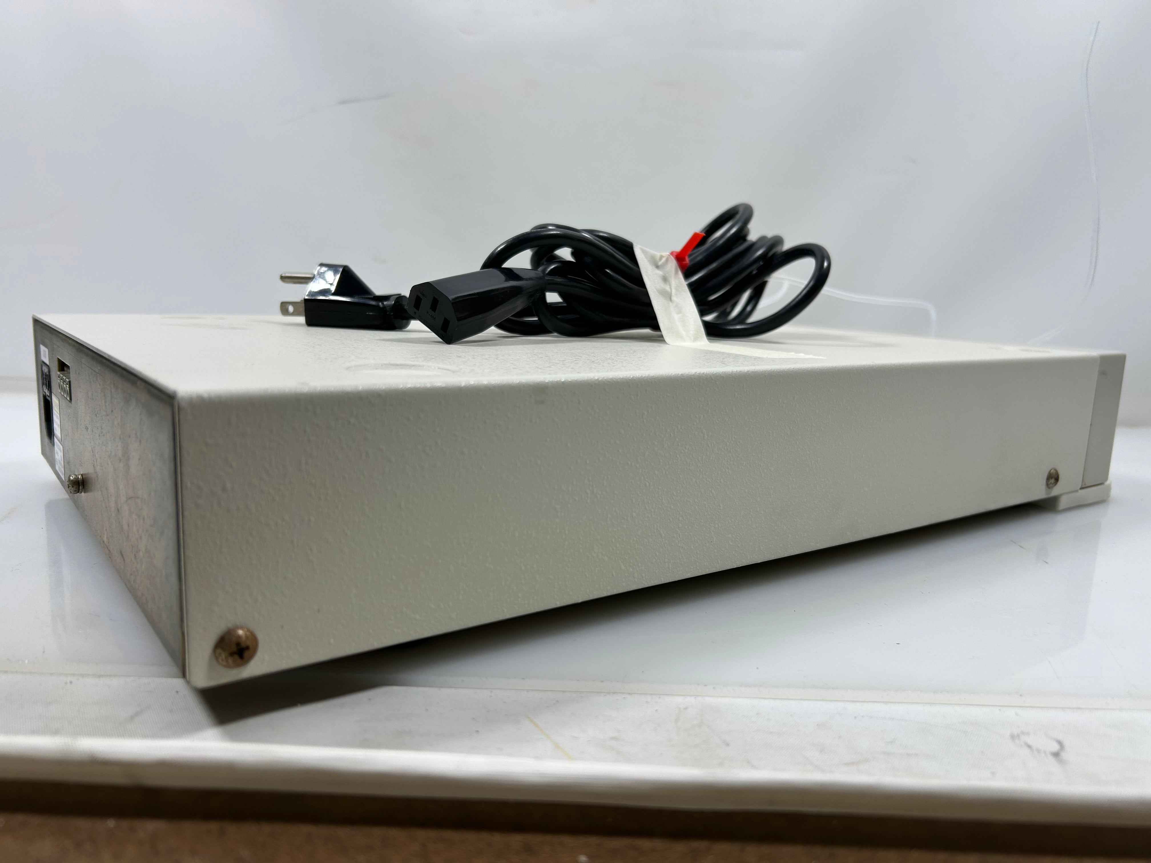 Shimadzu DGU-14A Degasser