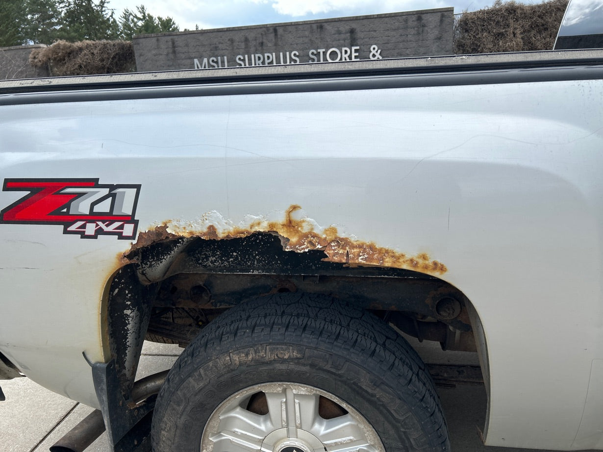 2011 - Chevrolet Silverado Pickup LT - 1696