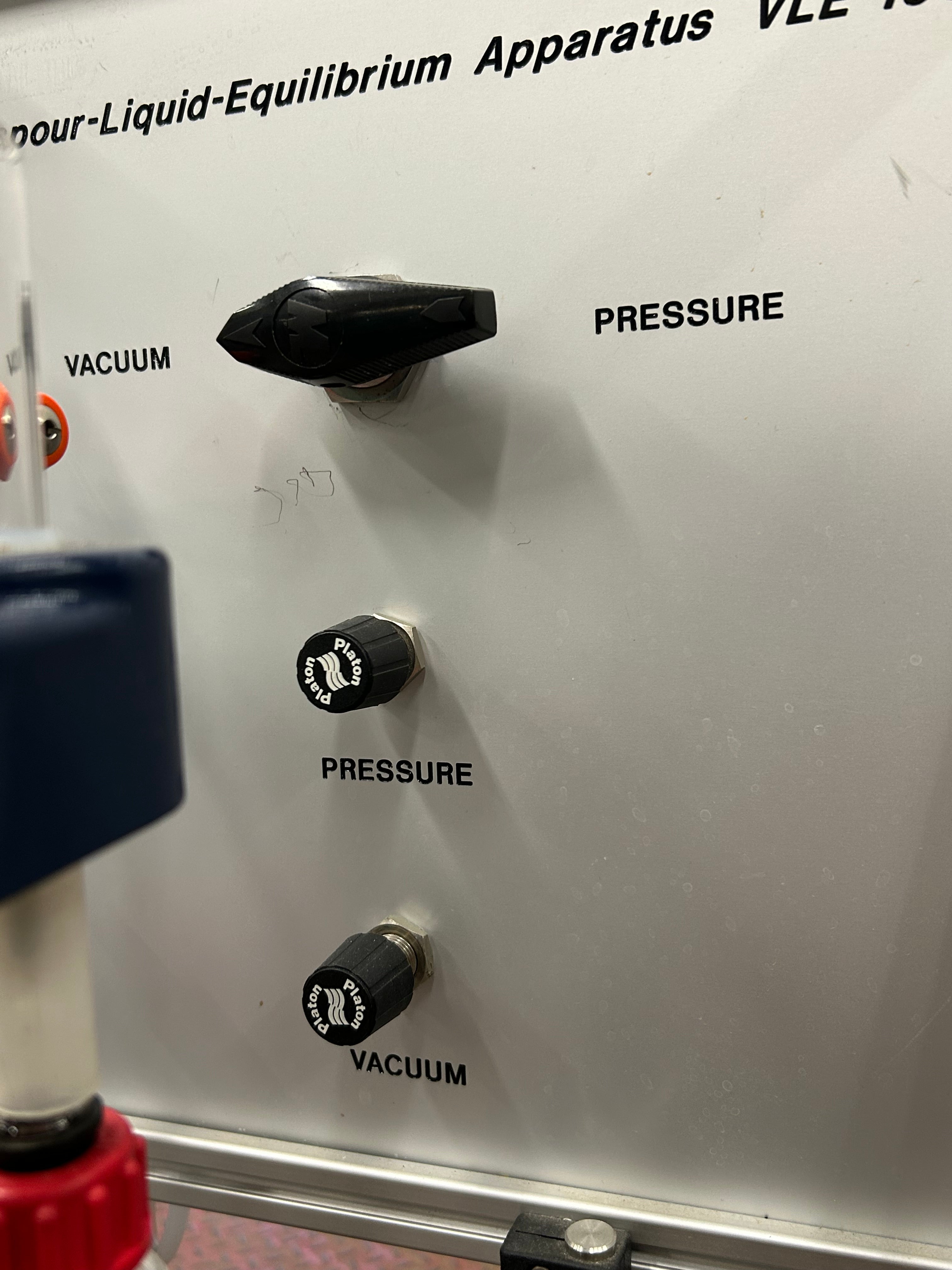 Fischer America Vapor-Liquid Equilibrium Apparatus with Vacuum Pump