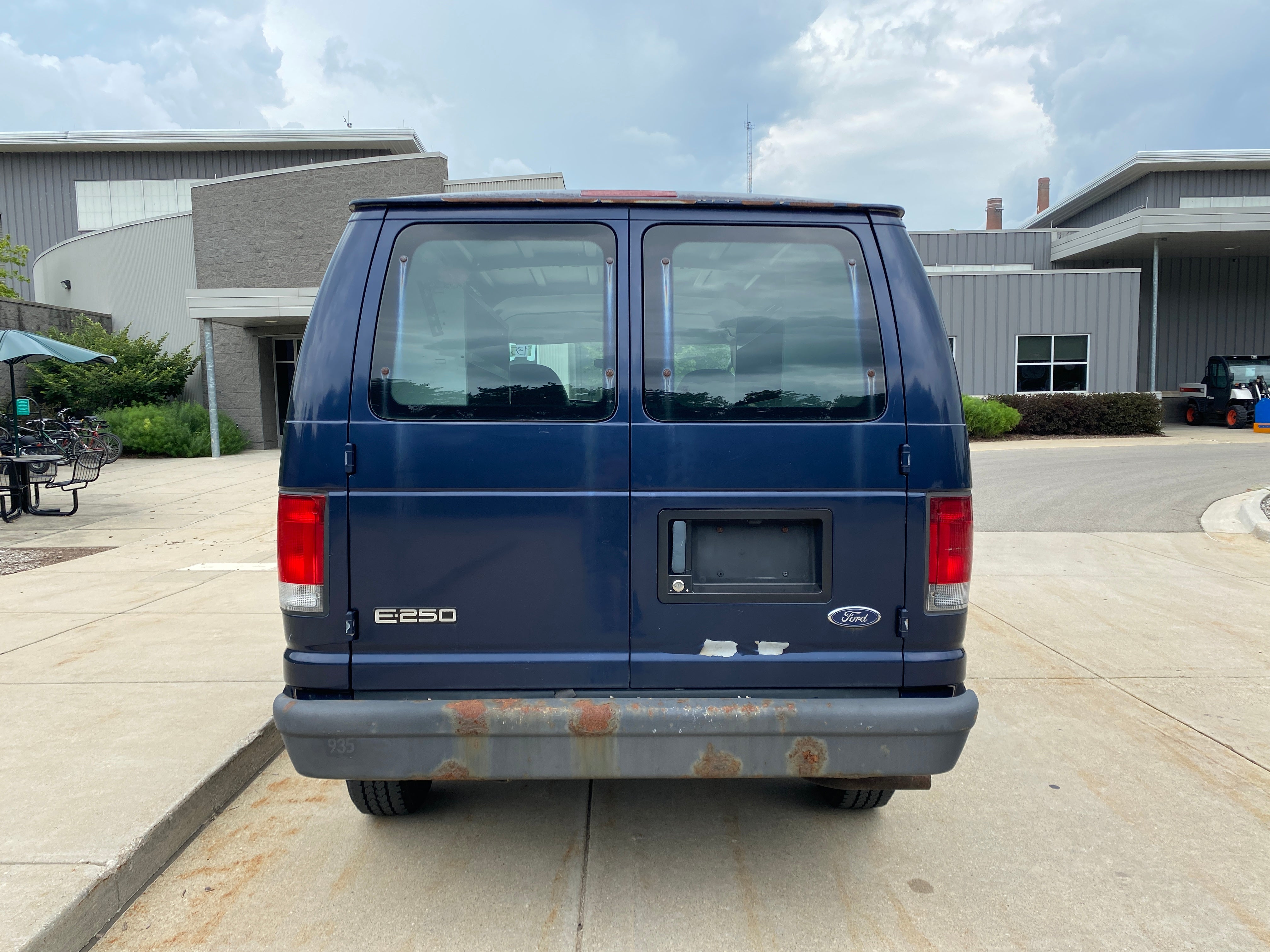 2003- Ford E-250 Econoline Cargo Van - 935