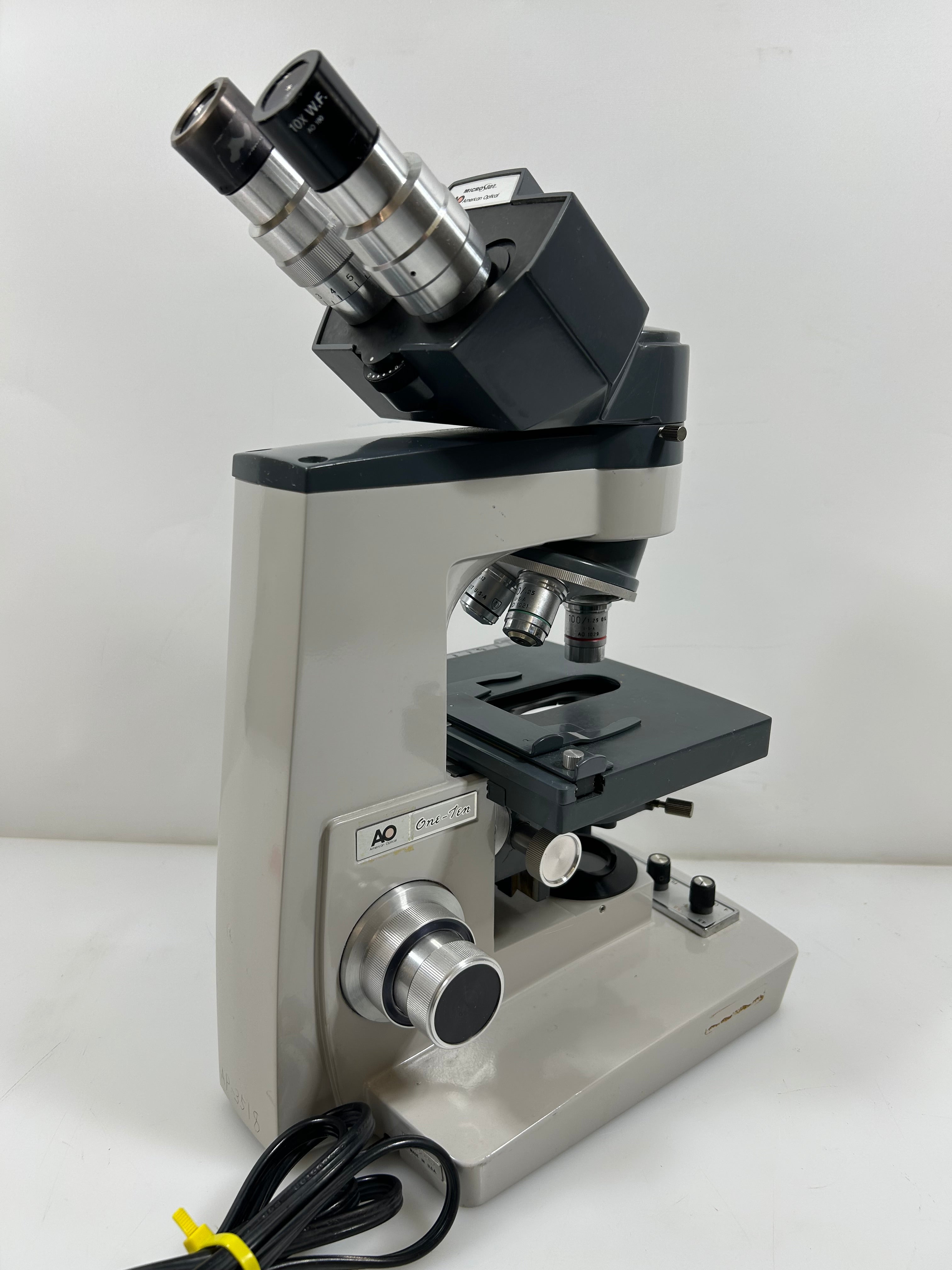 American Optical One-Ten Microstar Laboratory Microscope *Untested*