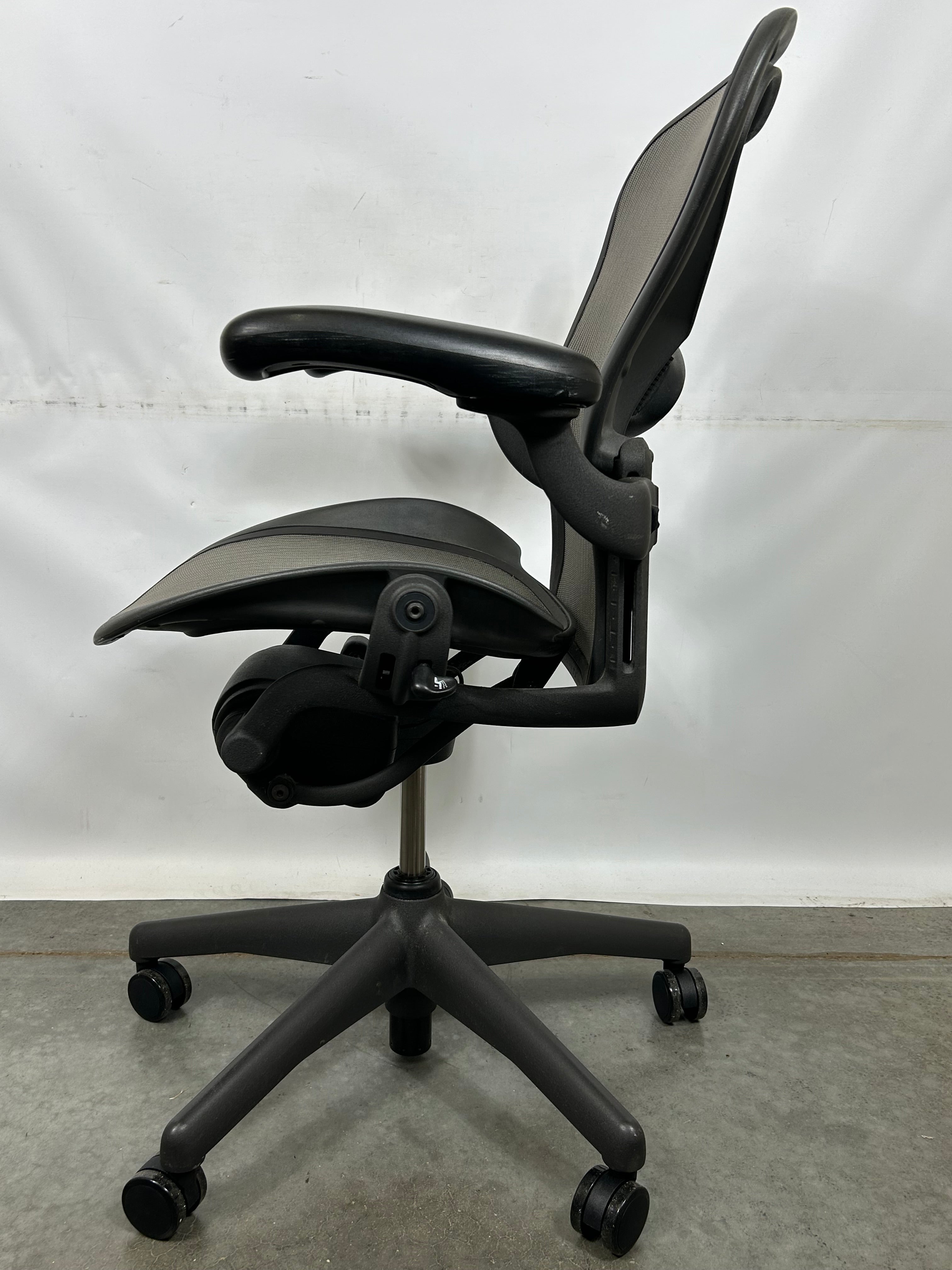Charcoal Grey Herman Miller Aeron Chair Size B