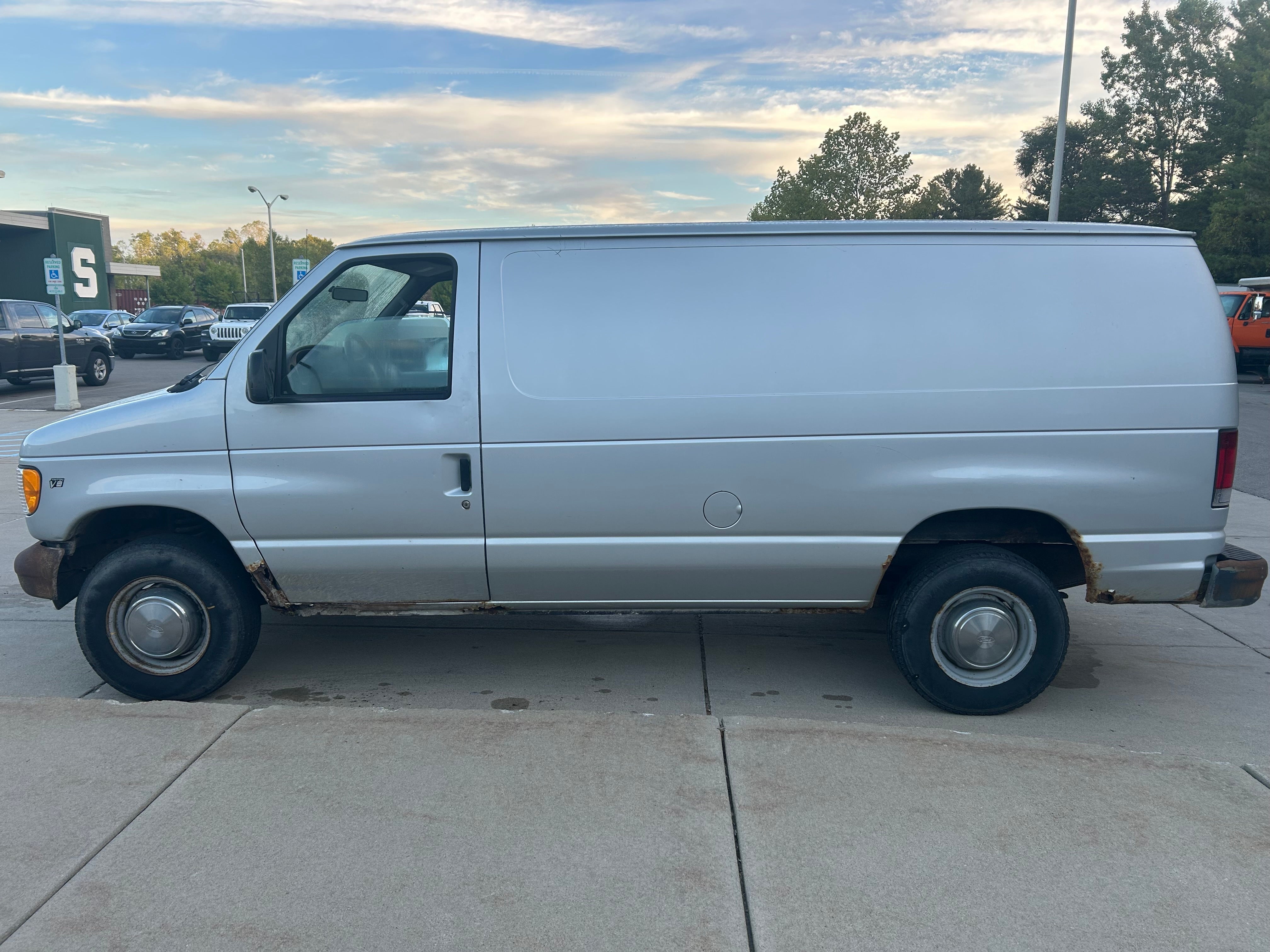 2002 - Ford Econoline Van E250- 1389