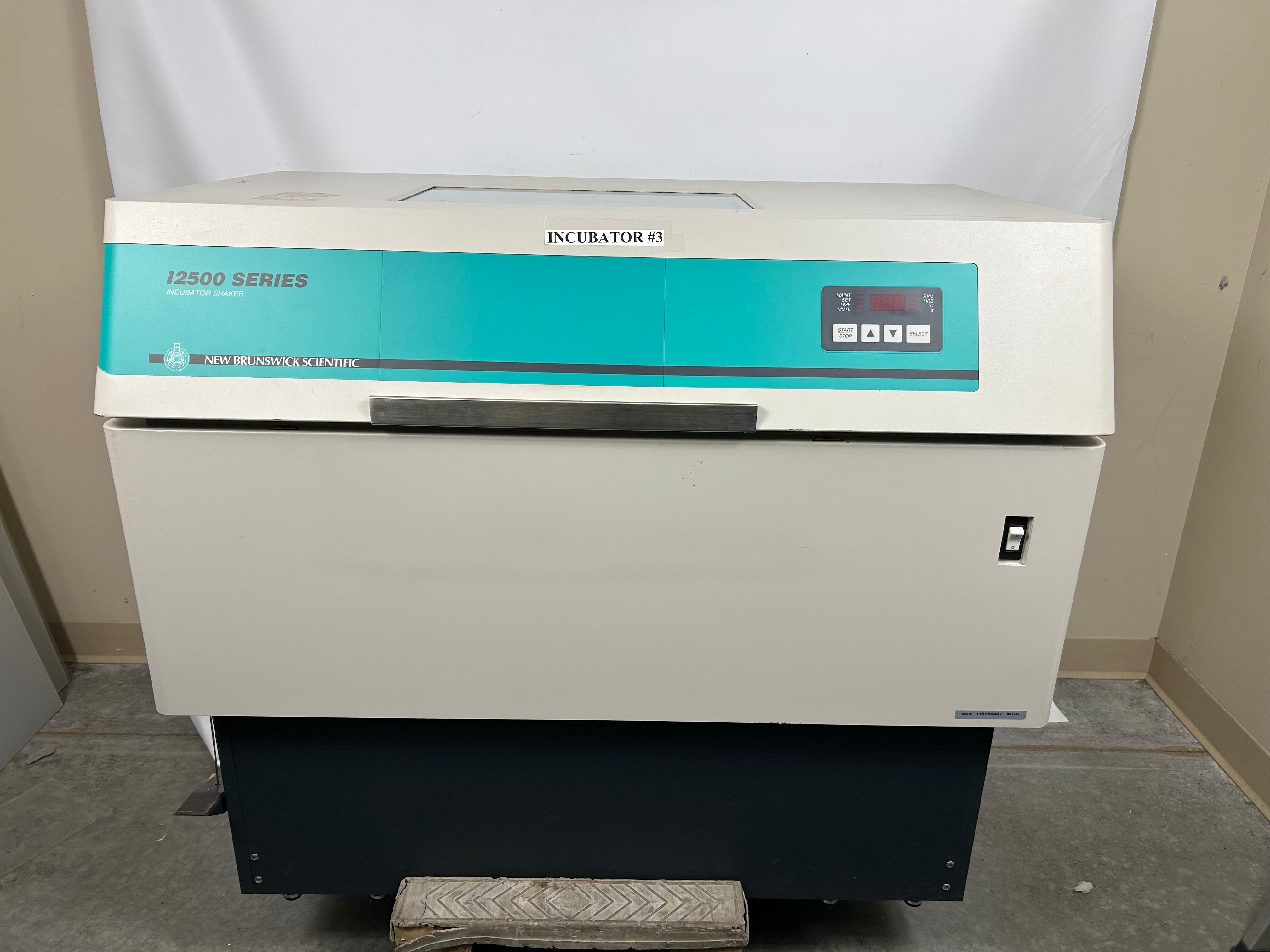 New Brunswick I2500 Incubator Shaker *Untested*