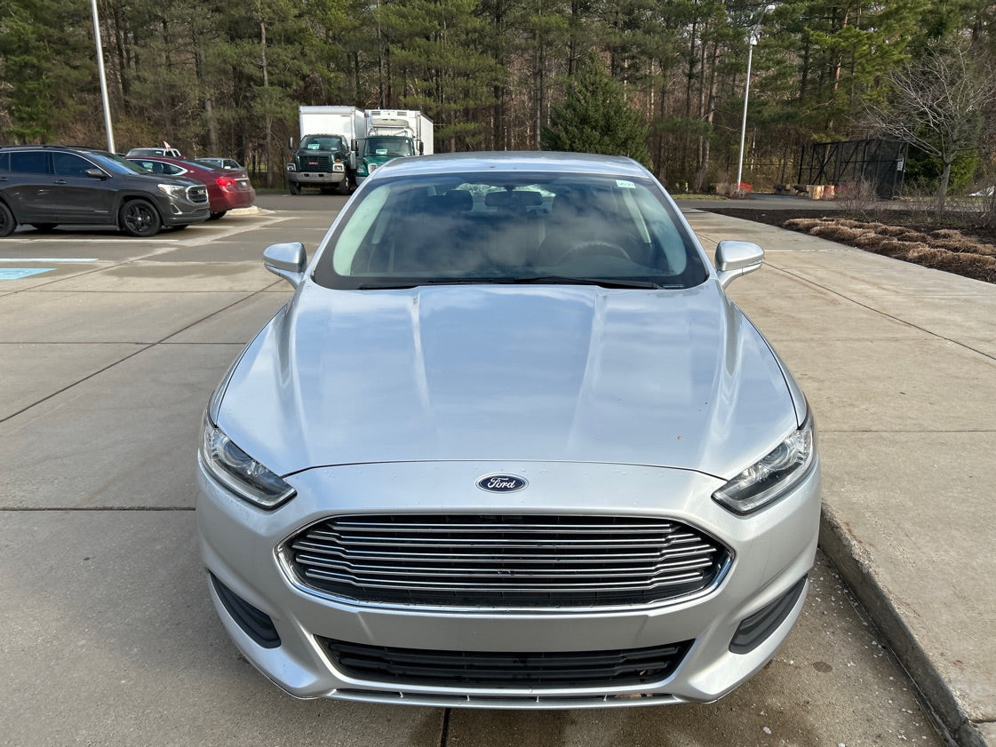 2016 - Ford Fusion Hybrid SE - V024