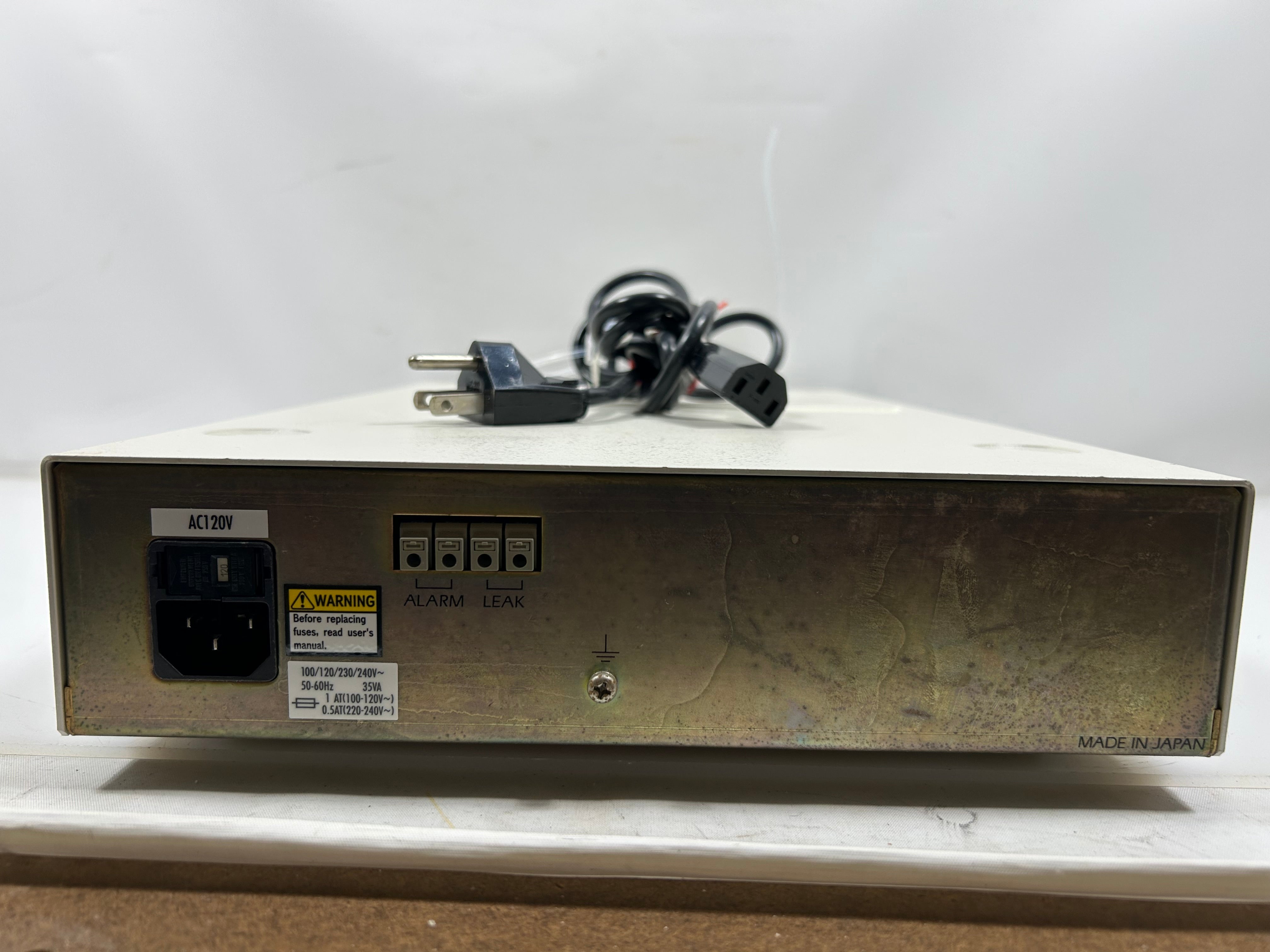 Shimadzu DGU-14A Degasser