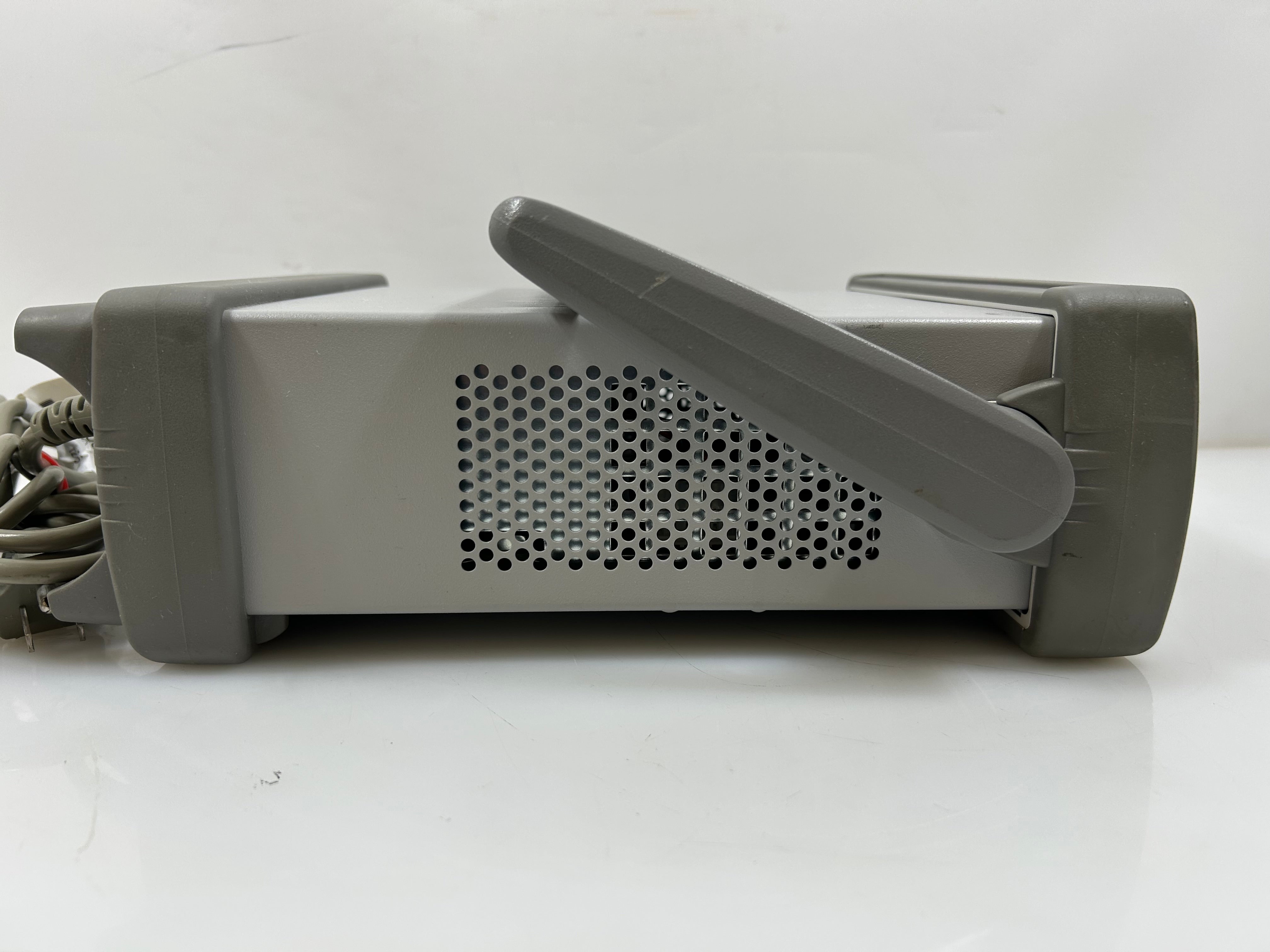 Agilent 33220A 20MHz Function and Arbitrary Waveform Generator *Untested*