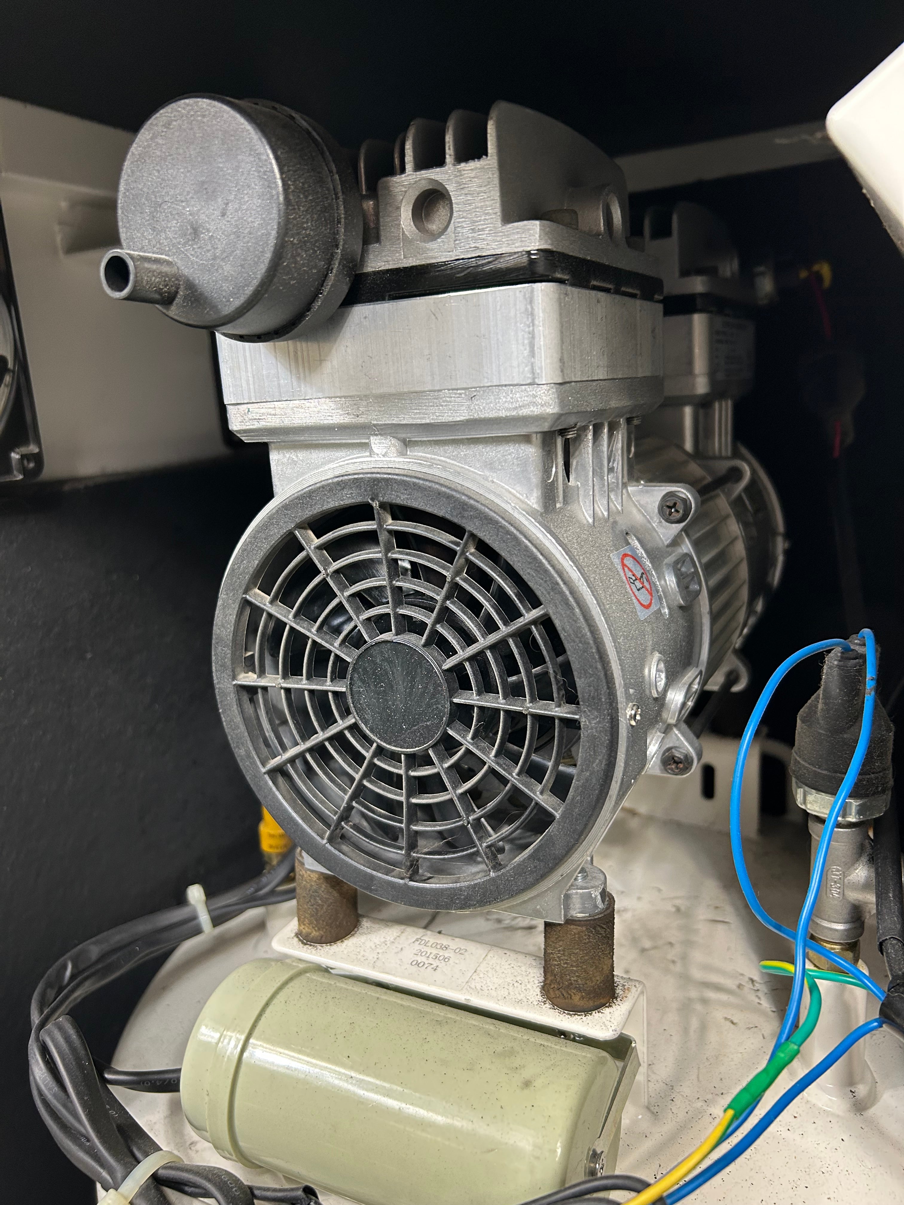 California Air Tools 8010SPC Compressor *Powers On*
