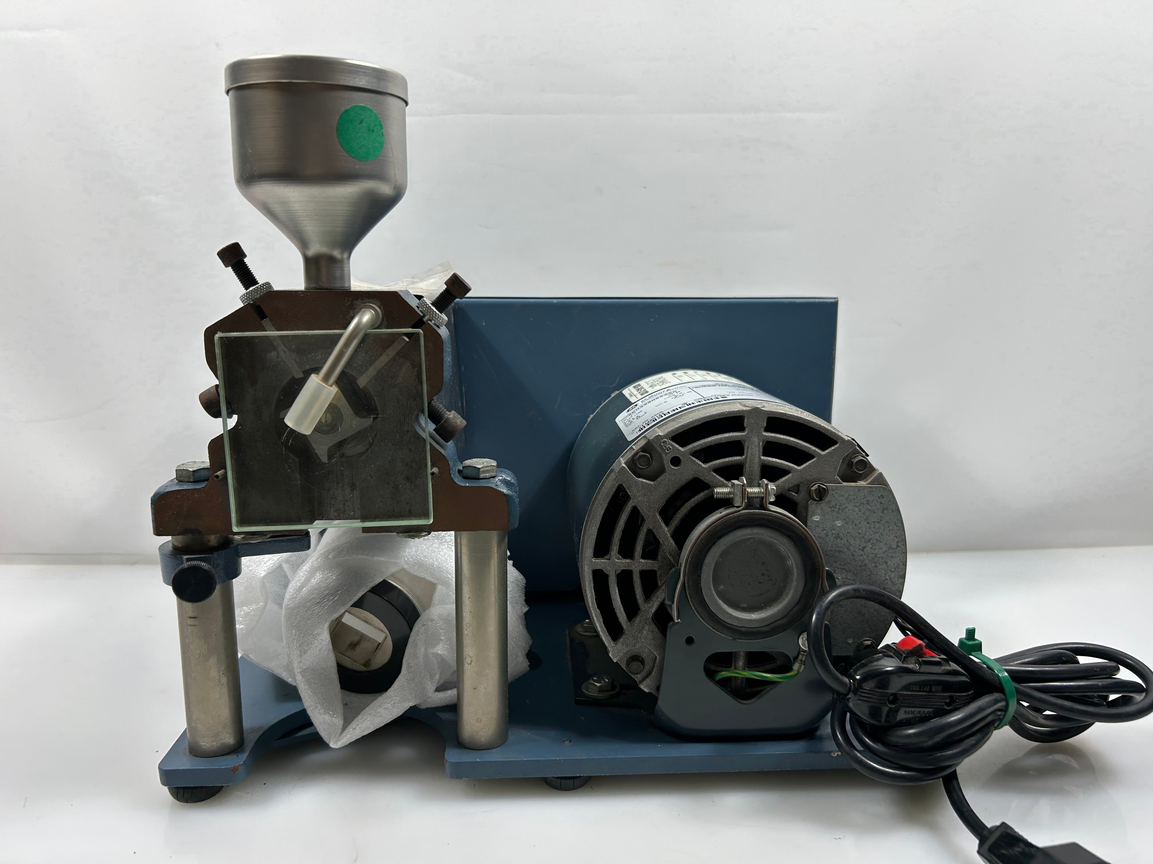 Thomas Scientific Wiley Mini Mill Model 3383-L10 – MSU Surplus Store