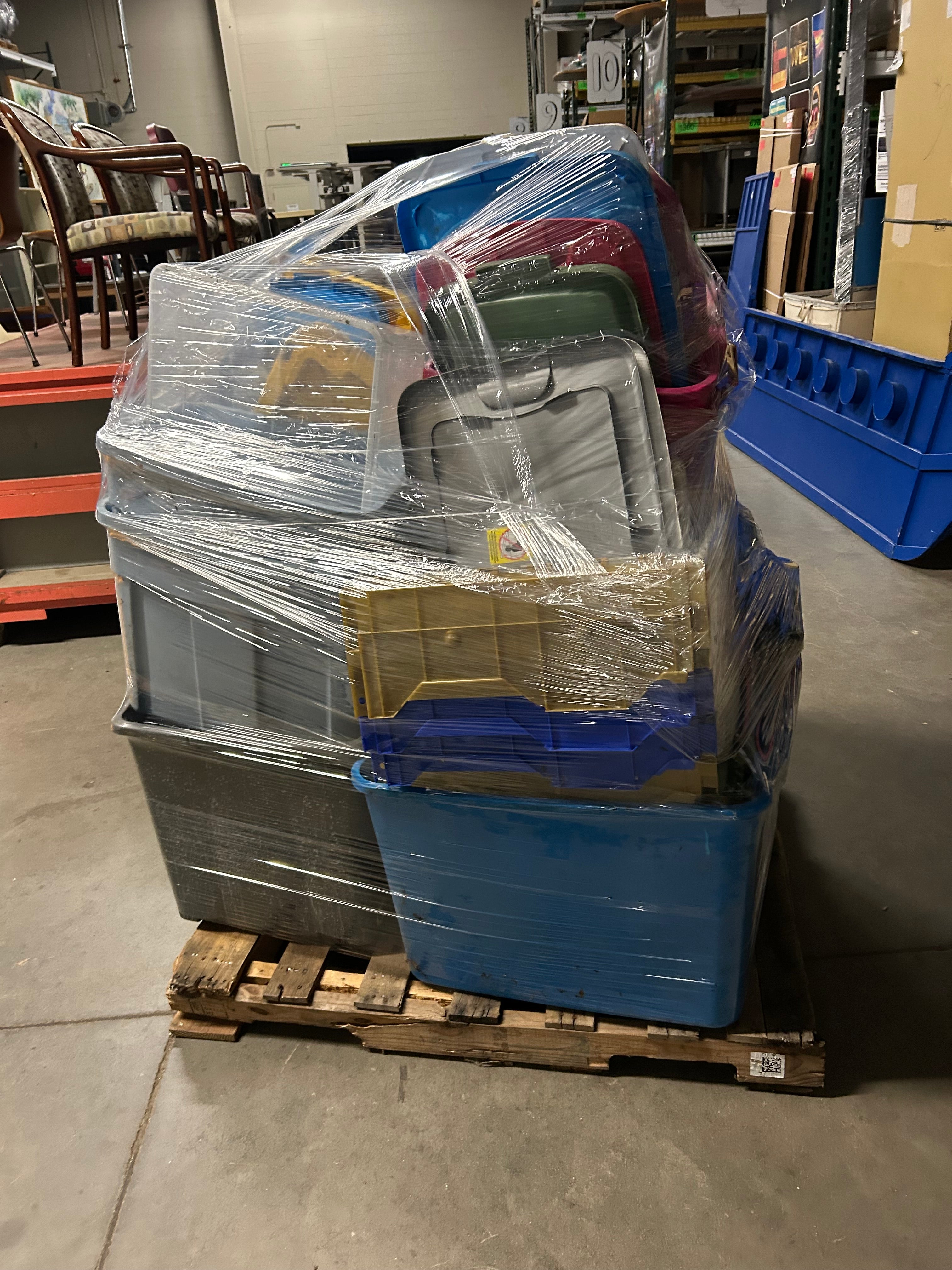 Pallet of Assorted Storage Containers and Lids