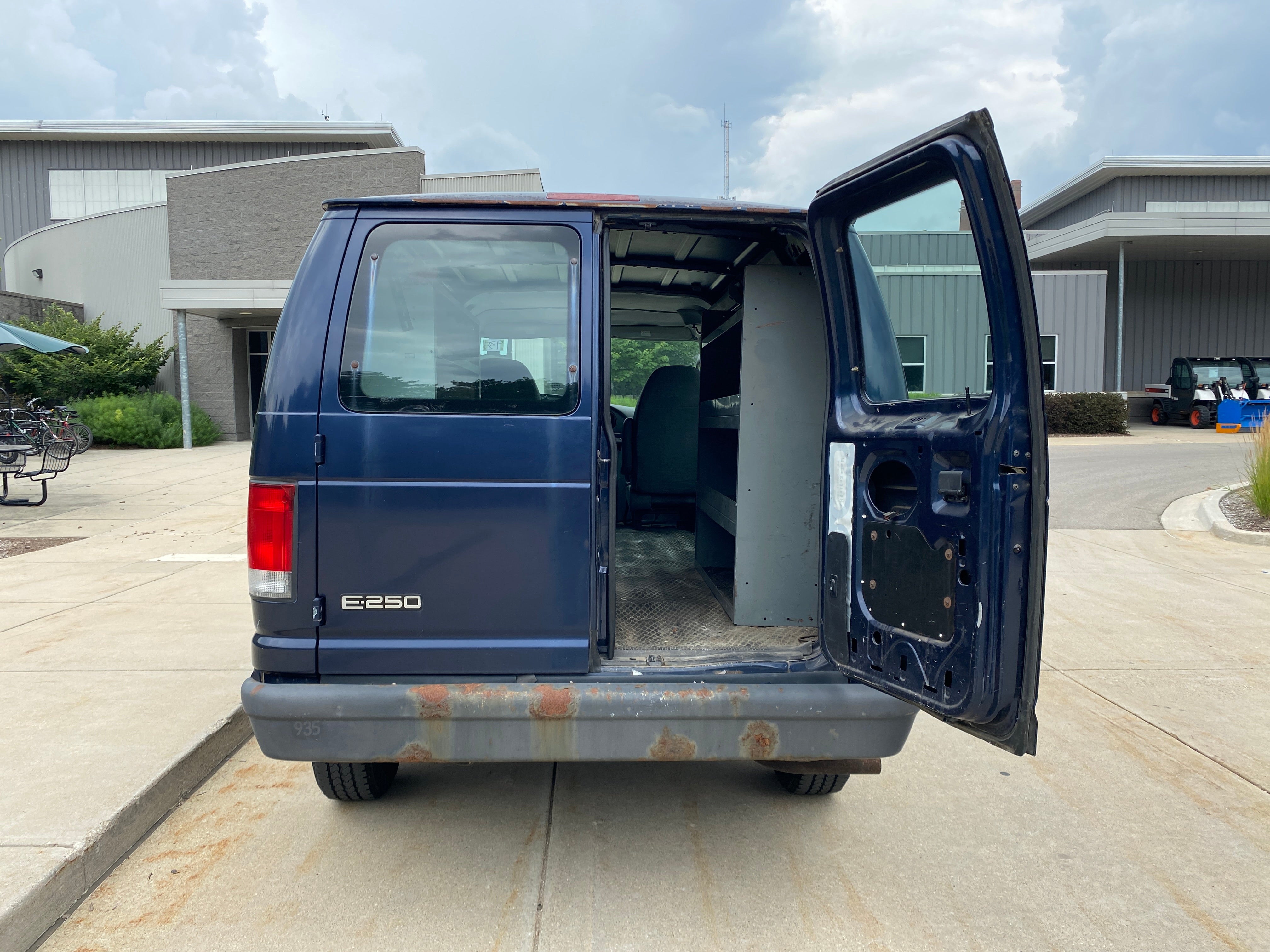 2003- Ford E-250 Econoline Cargo Van - 935
